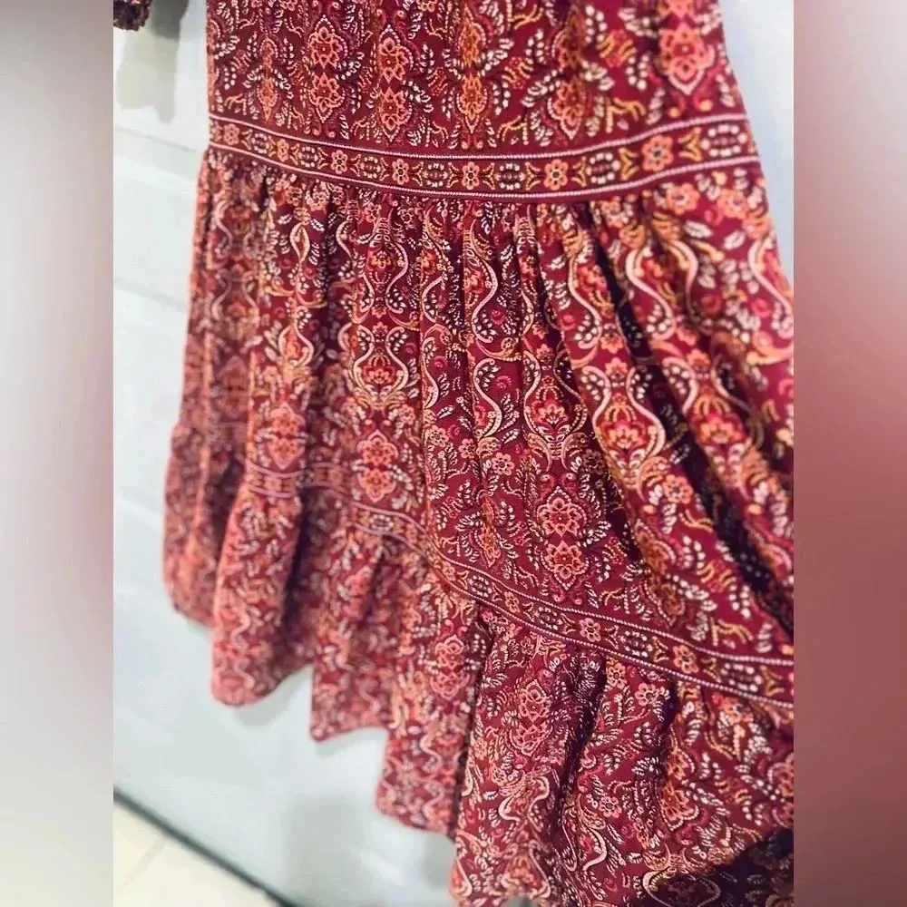 Max Studio Boho Tiered Crepe Maxi Dress Wine Paisley V-Neck Cuffed sz Small new - Image 5