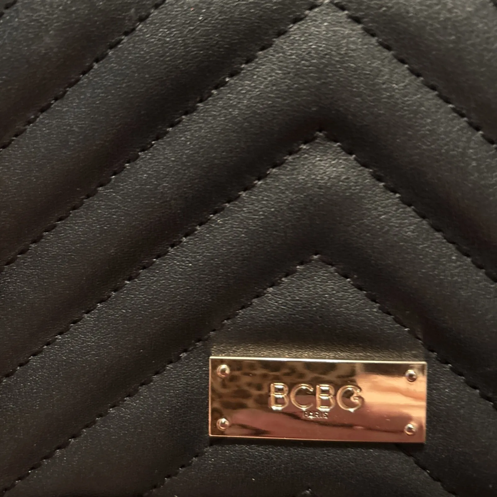 BCBG Paris crossbody bag Quilted Gold Chain Strap Lot Of Pockets Black - Image 2