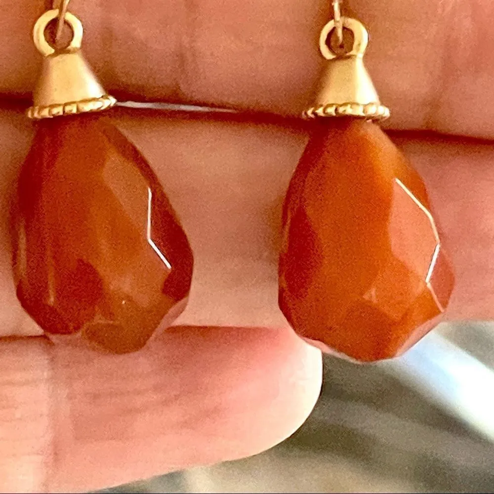 Small gold tone carnelian dangle earrings - Image 7