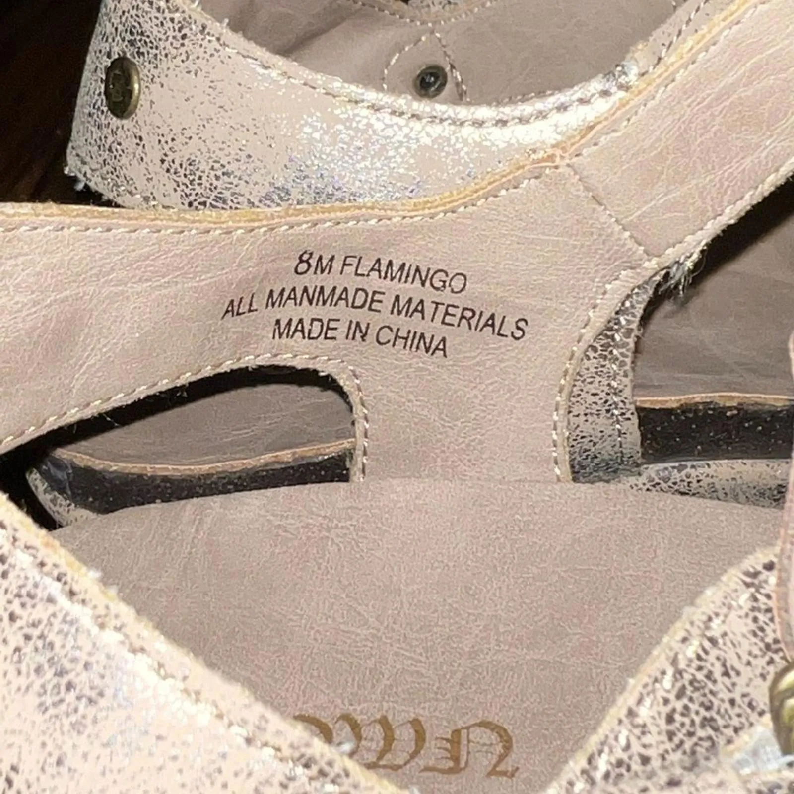 Crown Vintage "Flamingo" Women's 8 Faux Leather Thong Wedge Sandals Silver - Image 6