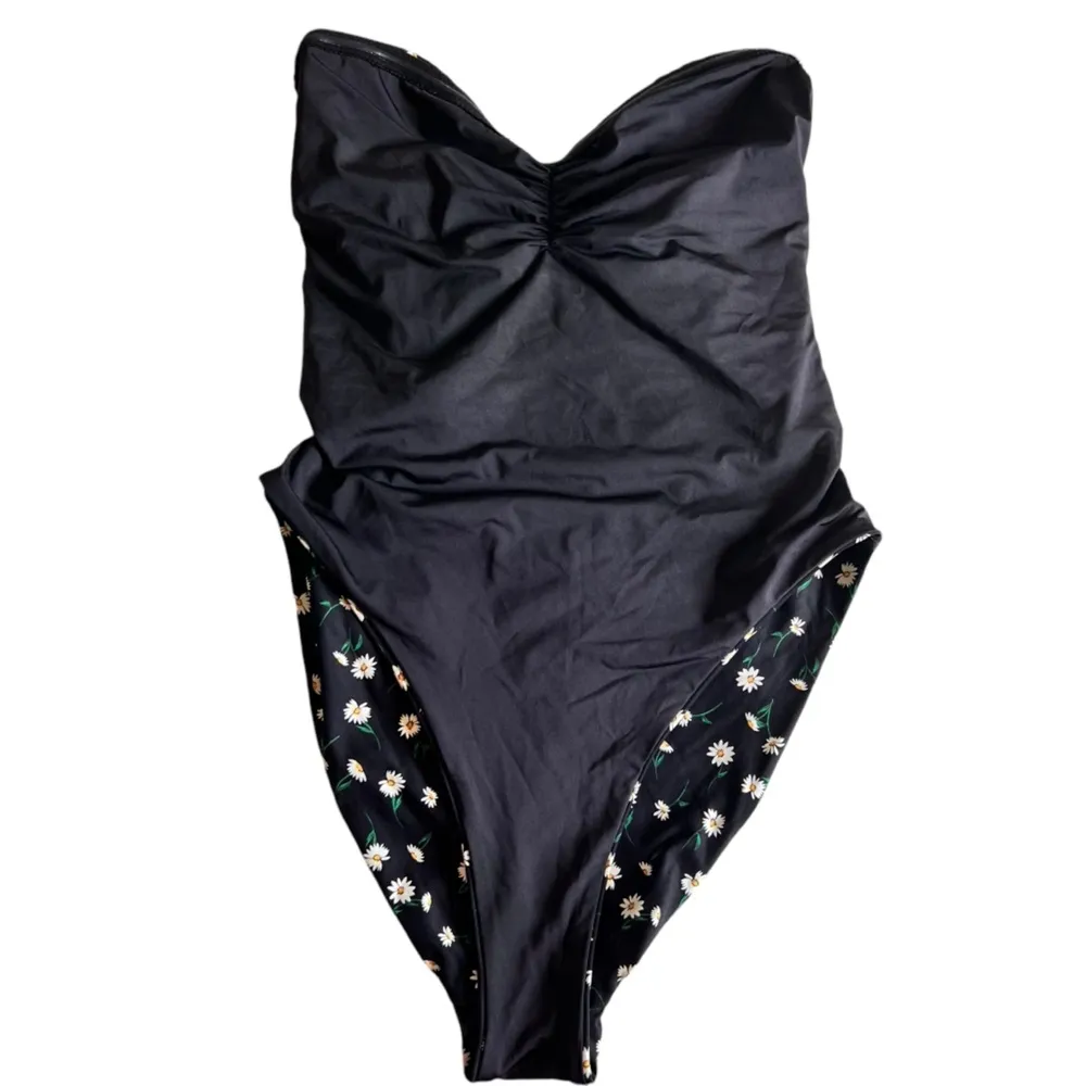 ONIA X WEWOREWHAT
Capri Daisy Print One Piece Swimsuit In Black - Image 8