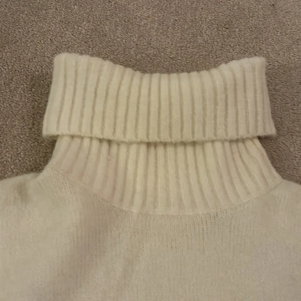 Bishop and Young NWT  Sweater - Image 5