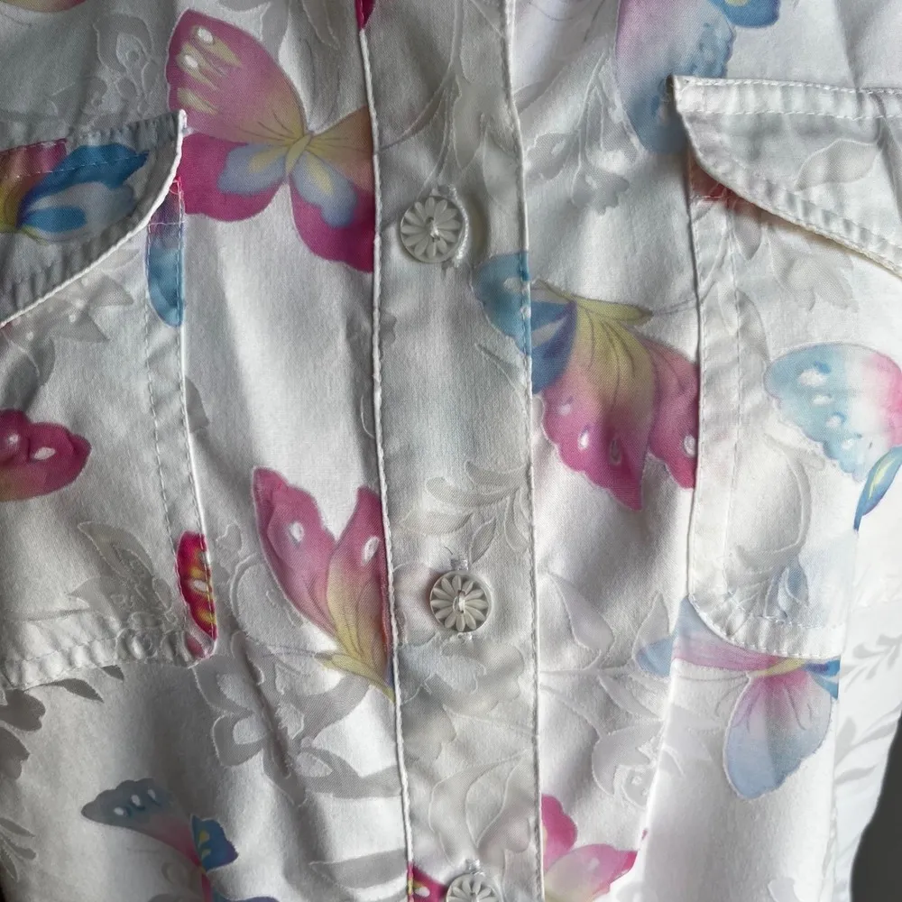 Alfred Dunner Butterfly Print Button Up Shirt Short Sleeve White Floral Top - Image 3