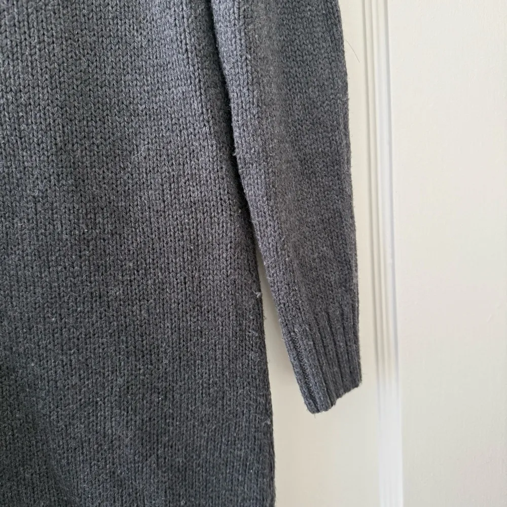 Women’s Charcoal Gray Classic Crewneck Chunky Knit Sweater XSmall - Image 2