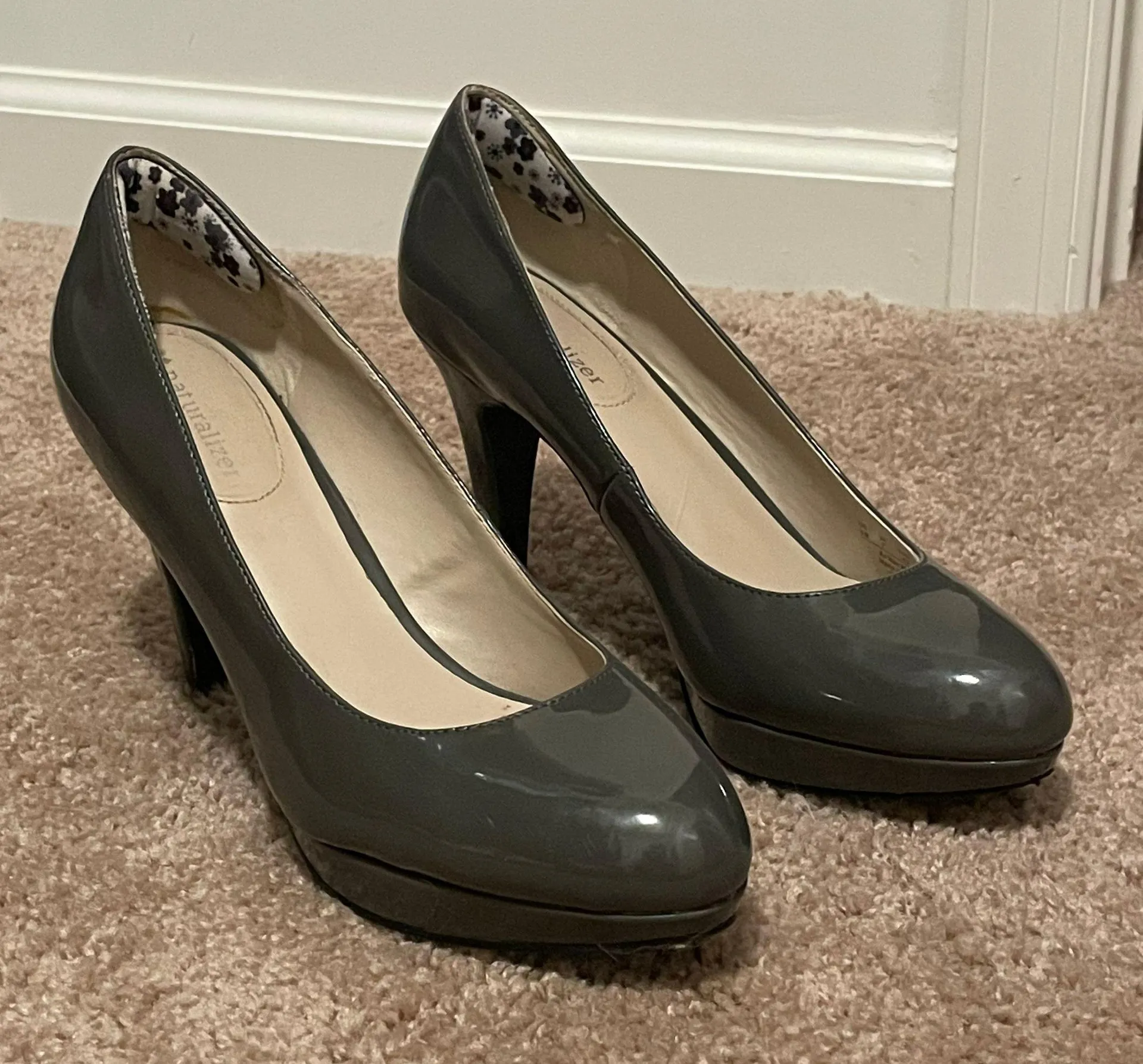 Grey Heels Gray Size 9 - Image 4