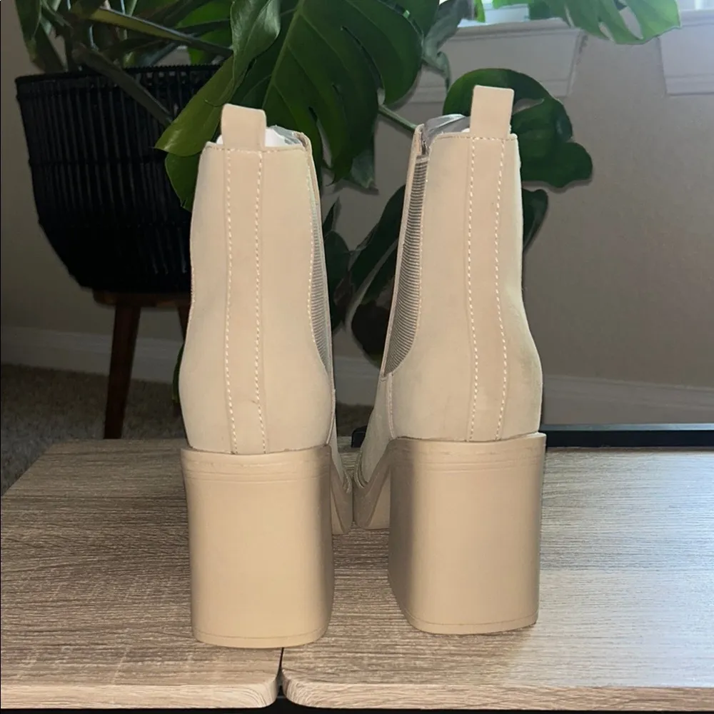 Elegant Tan Ankle Boots - Image 3