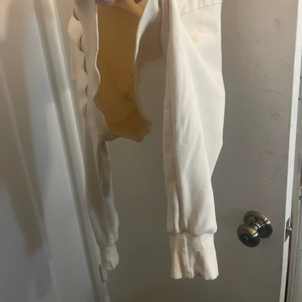 Alexander Wang Cream Boxy Cropped Sweatshirt - Image 8