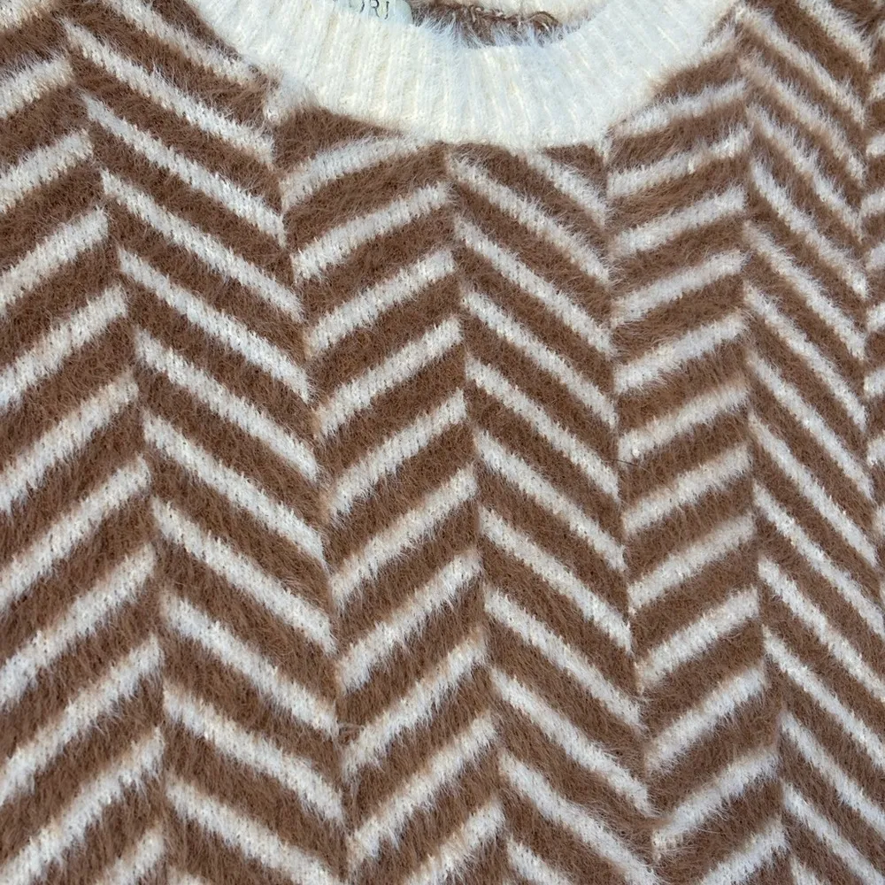 Sweater Furry w Design M - Image 2