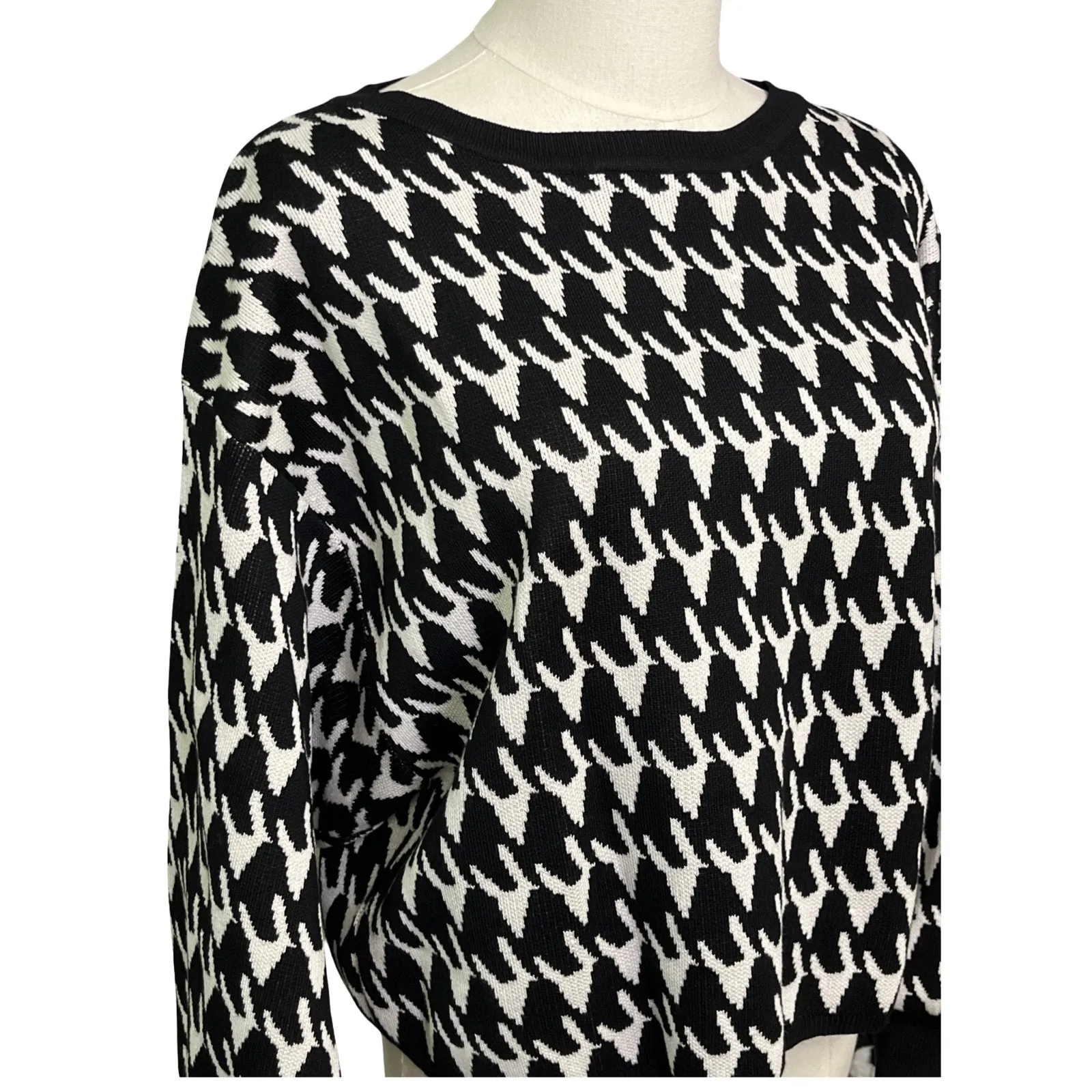 Apricot Batwing Sleeve Black And White Sweater Women’s Size Small EUC - Image 11