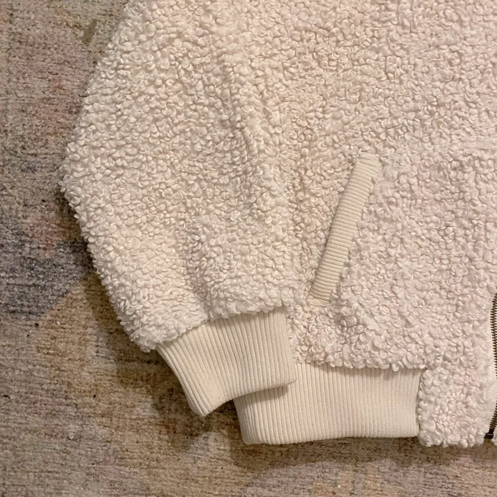 Universal Threads Cream Colored Sherpa Jacket - Image 4