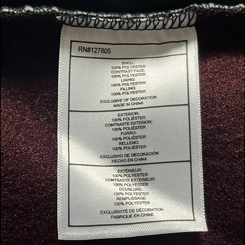 NWT  quilted black zipper jacket maroon sweater sleeves hood - Image 9