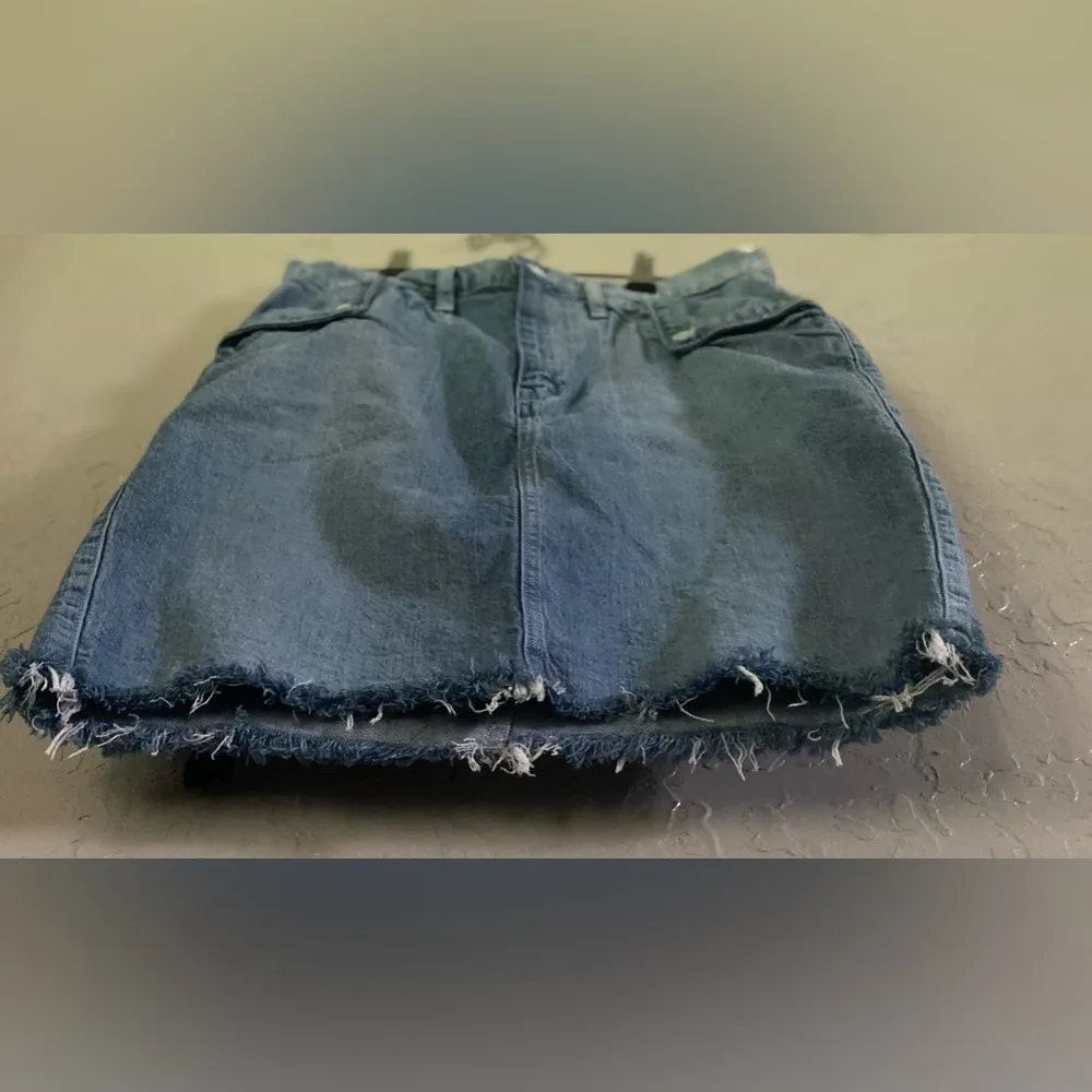 Gap size 10/30 Tall Fold Over Pocket Medium Wash Denim Jean Cut-Off SKIRT - Image 6