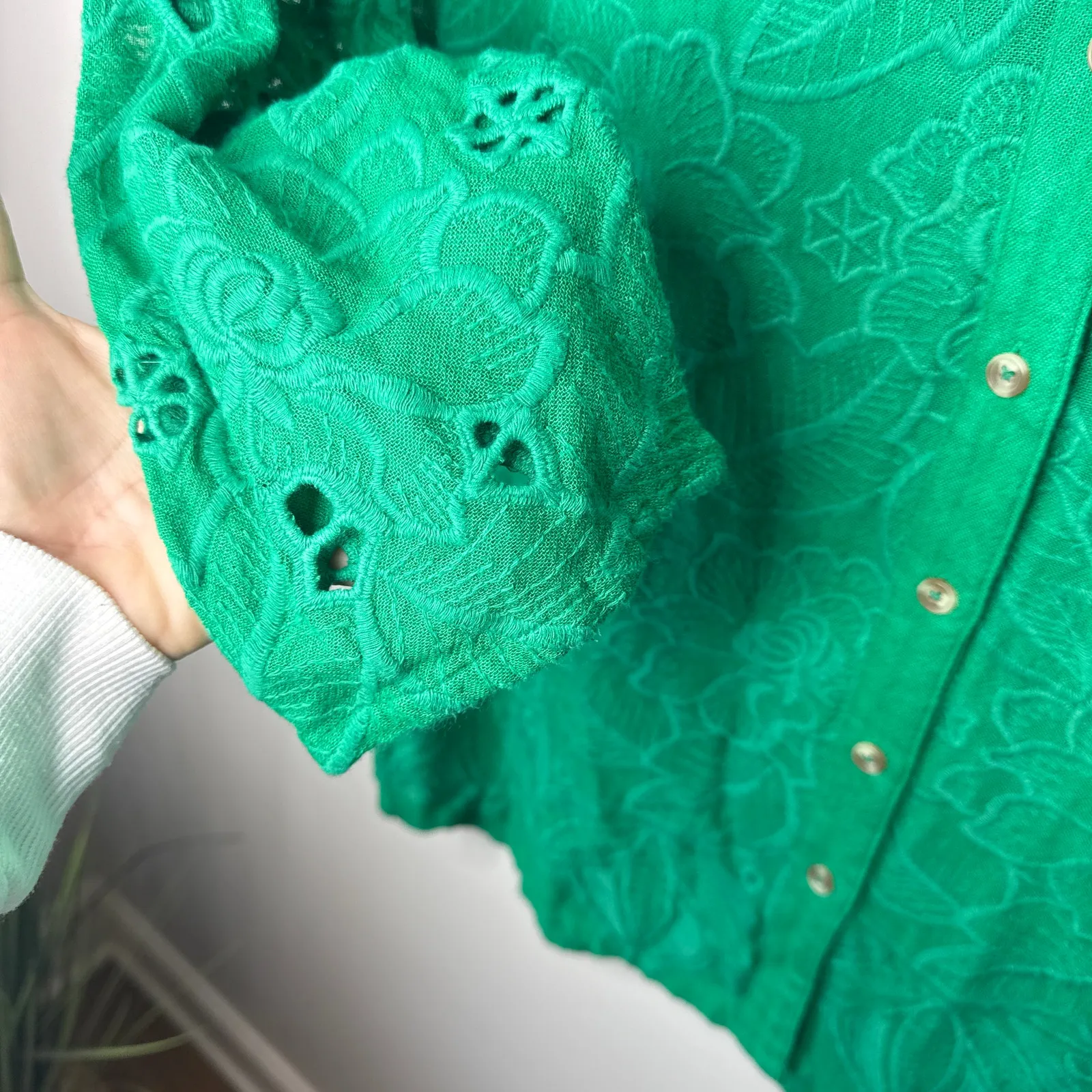 Anthropologie Akemi + Kin Abacos Green Eyelet‎ Tunic Blouse Top Medium OB762780 - Image 4