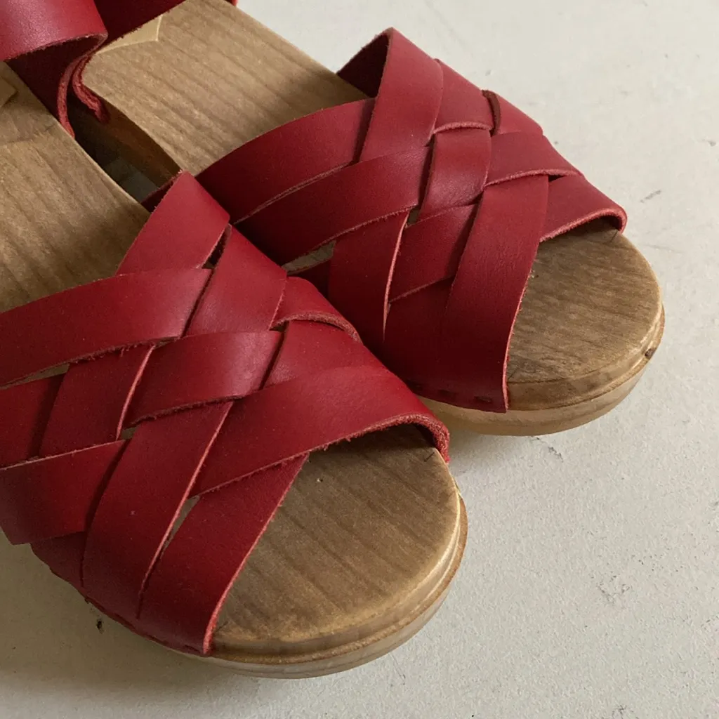 No.6 Clog Sandals Size 40 Deep Red Open Toe Ankle Strap 3" Platform Heel - Image 2