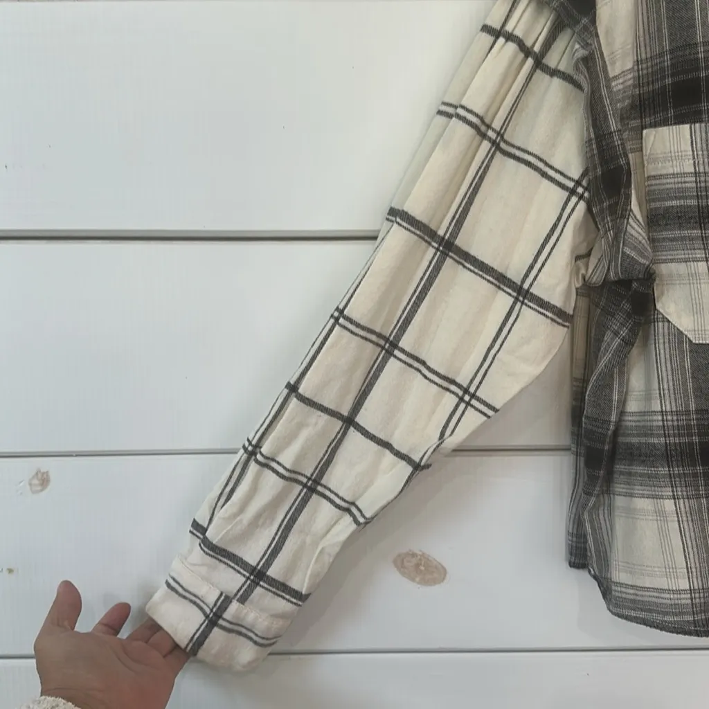 Universal Thread Crop Flannel Button Front Shirt NEW Size L - Image 6