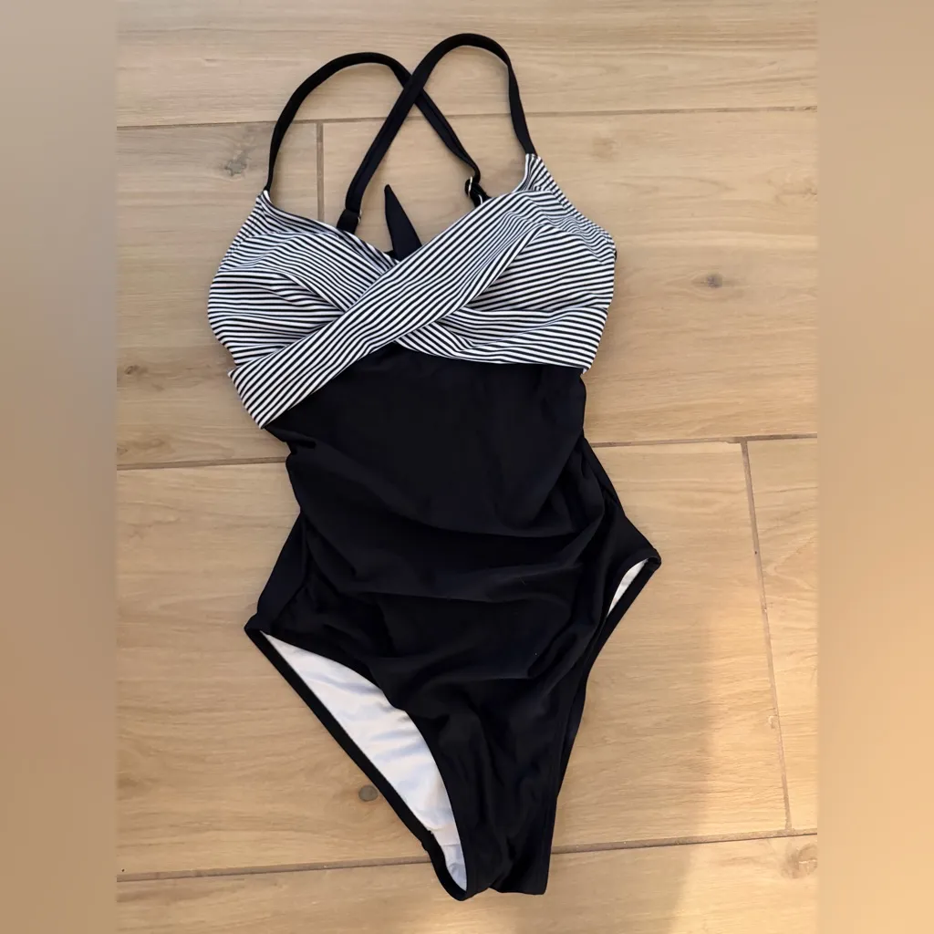 NEW 1 Pc Swimsuit Bathing Suit Tummy Control Slimming Front Cross Tie Back S Black - Image 4