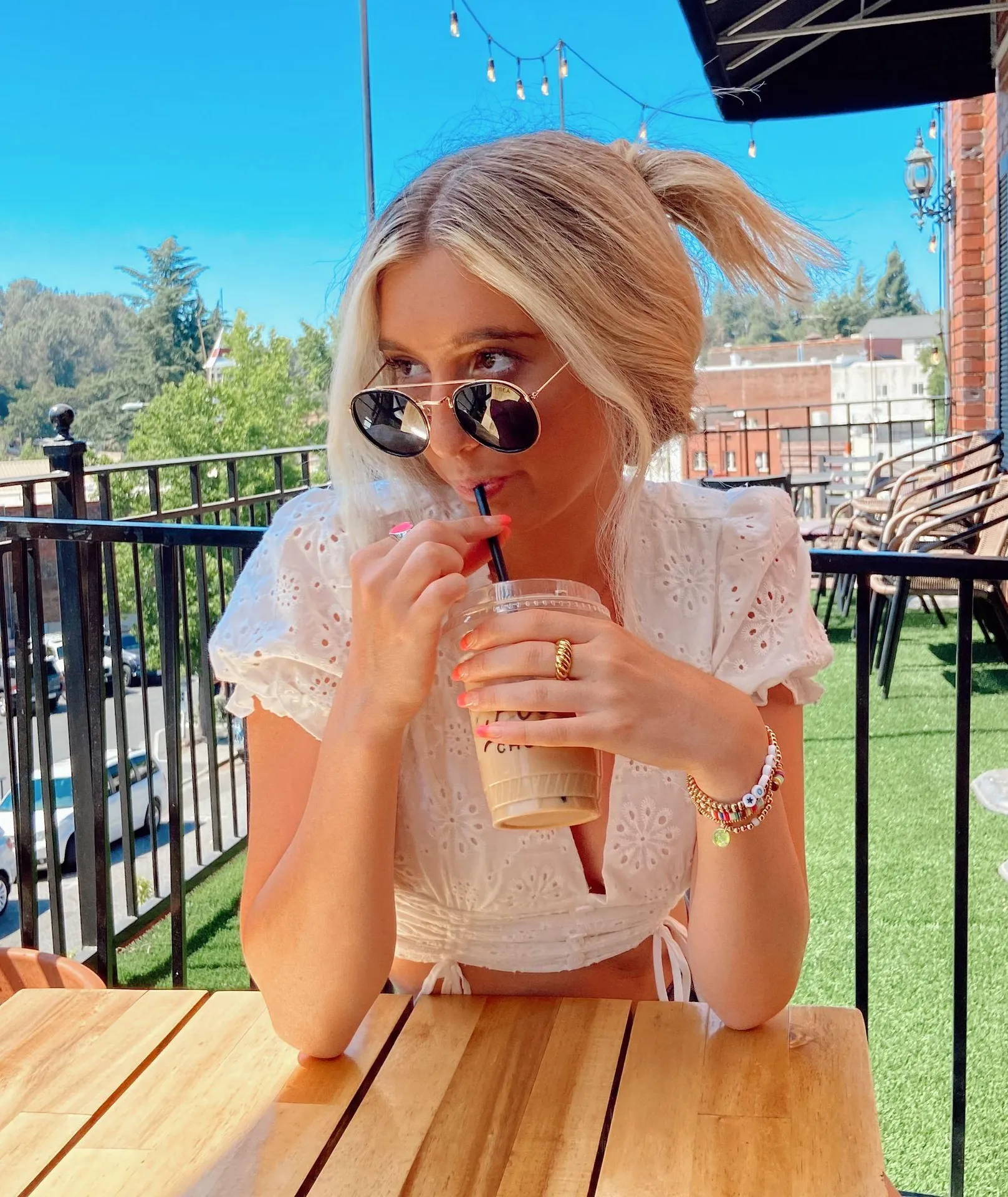 isabelles cabinet crop top white - Image 2