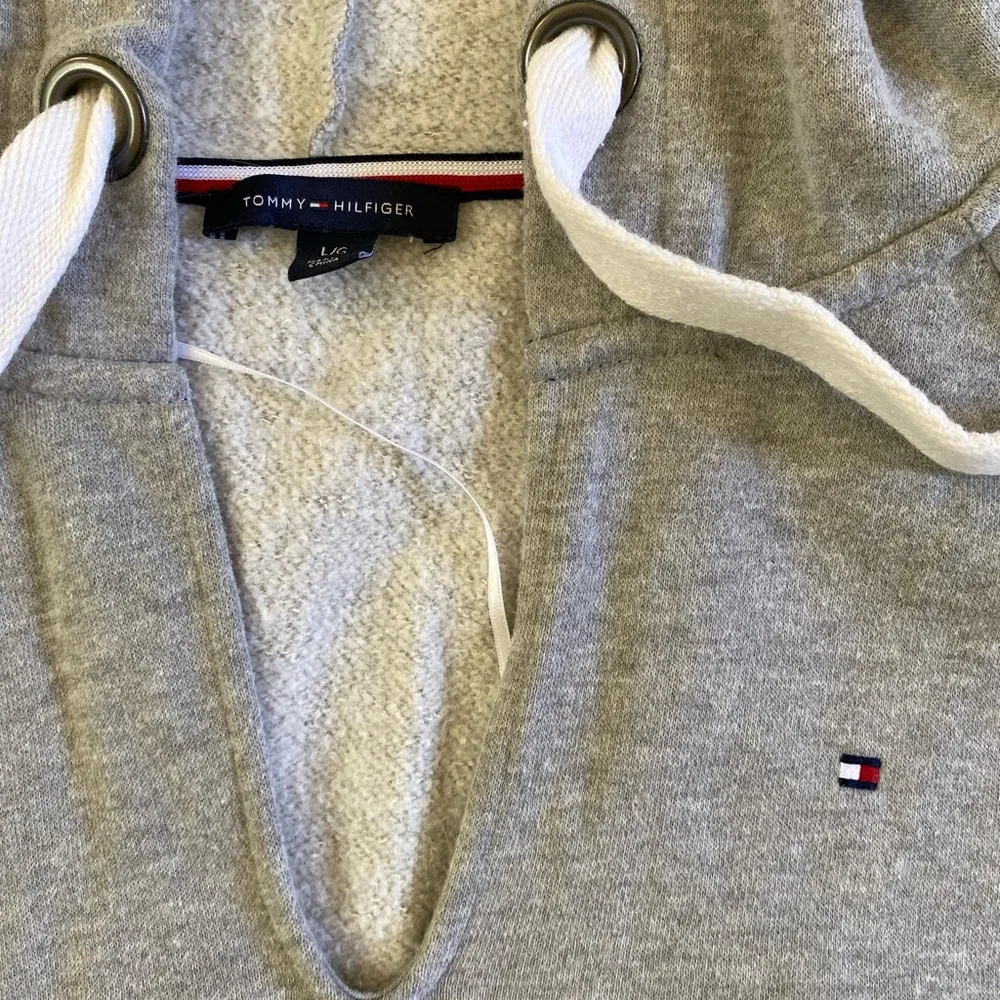 Tommy Hilfiger women’s size large gray hoodie - Image 3