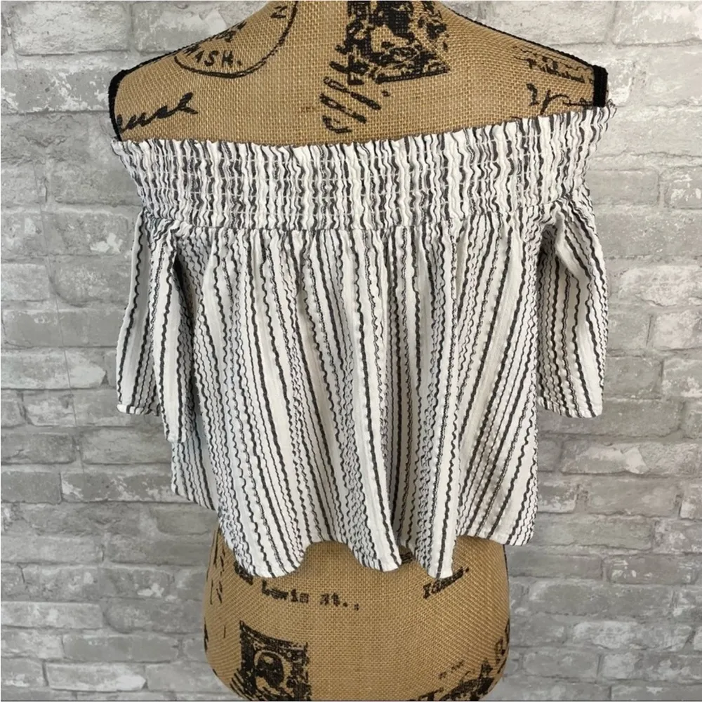 Kimchi Blue Off Shoulder Smocked Top - Image 5