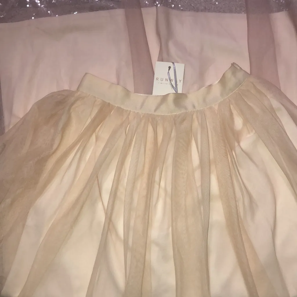 NWT Lauren Conrad 8 Runway tulle flare maxi skirt. Read!! - Image 2