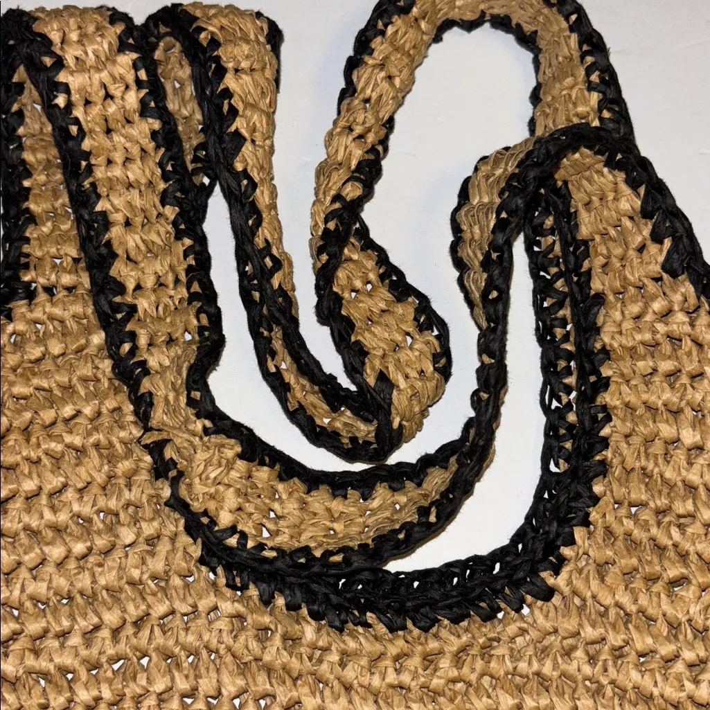 TAN WITH BLACK STRAW TOTE BAG
LARGE SIZE TOTE PRELOVED NICE BEACH/MARKET BAG - Image 3