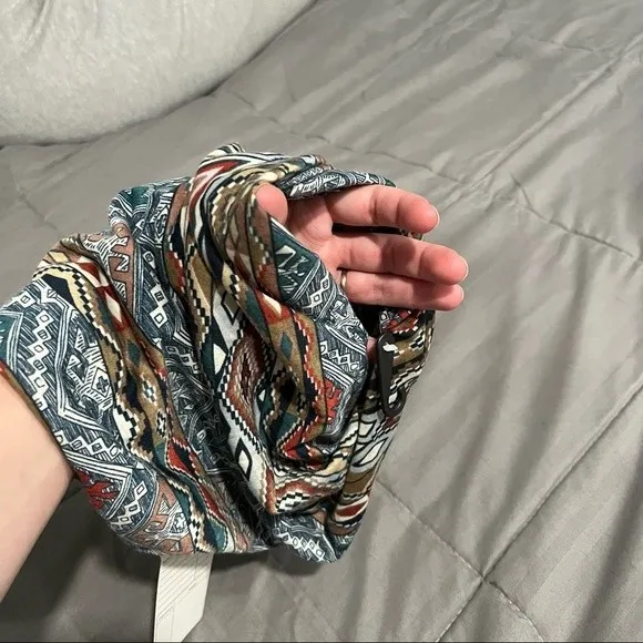 NWT Y Aztec Print Graphic 2 in 1 Beanie & Headwrap Headband - Image 3