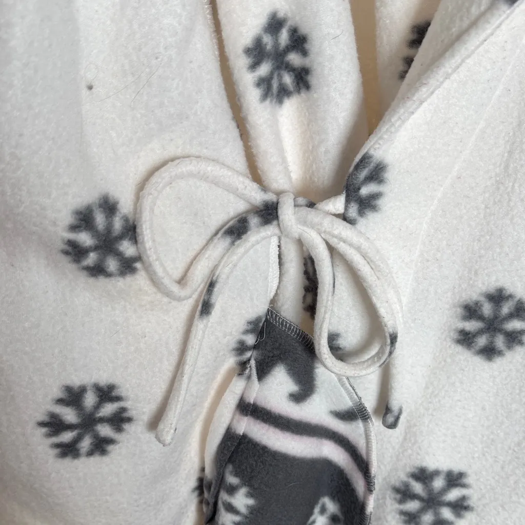 Vintage Earth Angels by Komar Cozy White & Gray Fluffy Snowflake Bear Robe Large - Image 6