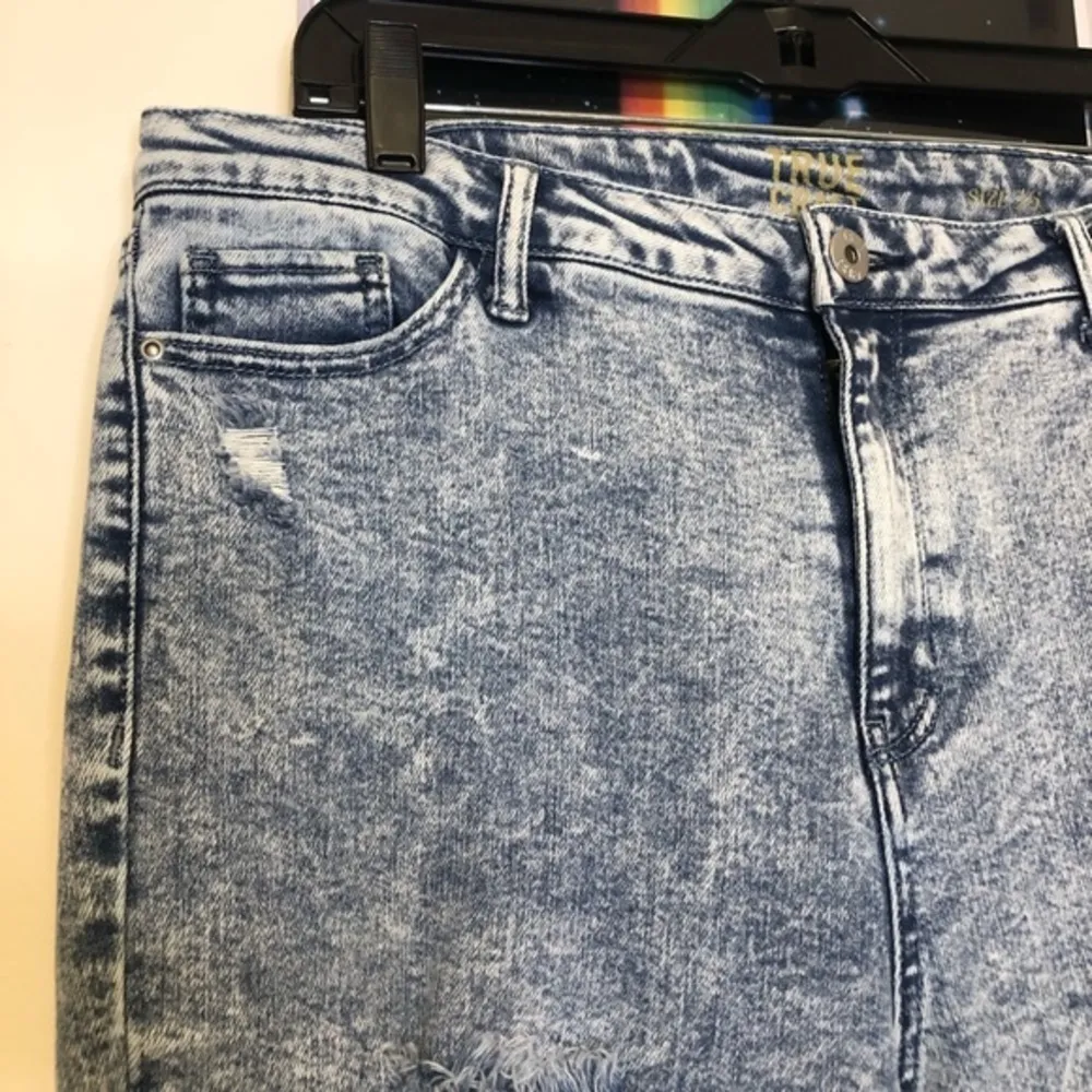 True Craft  Real Cheeky Distressed Skinny Jeans Plus Size 16 - Image 3