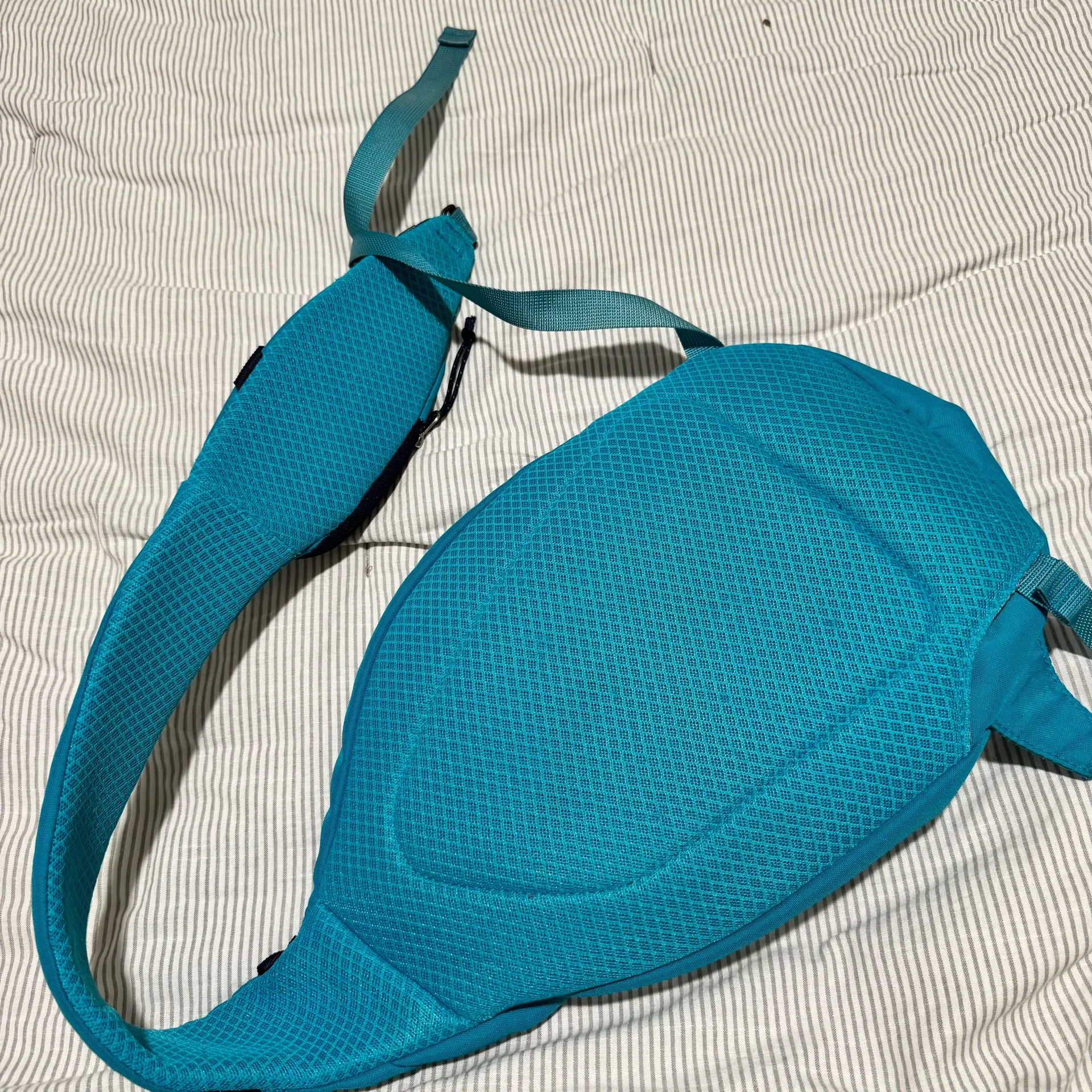 Patagonia Shoulder Messenger Bag Atom Strap Bag 8L - Image 7