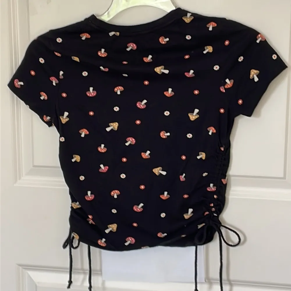 Organic Generation Mushroom Scrunch Tee Medium Black - Image 2