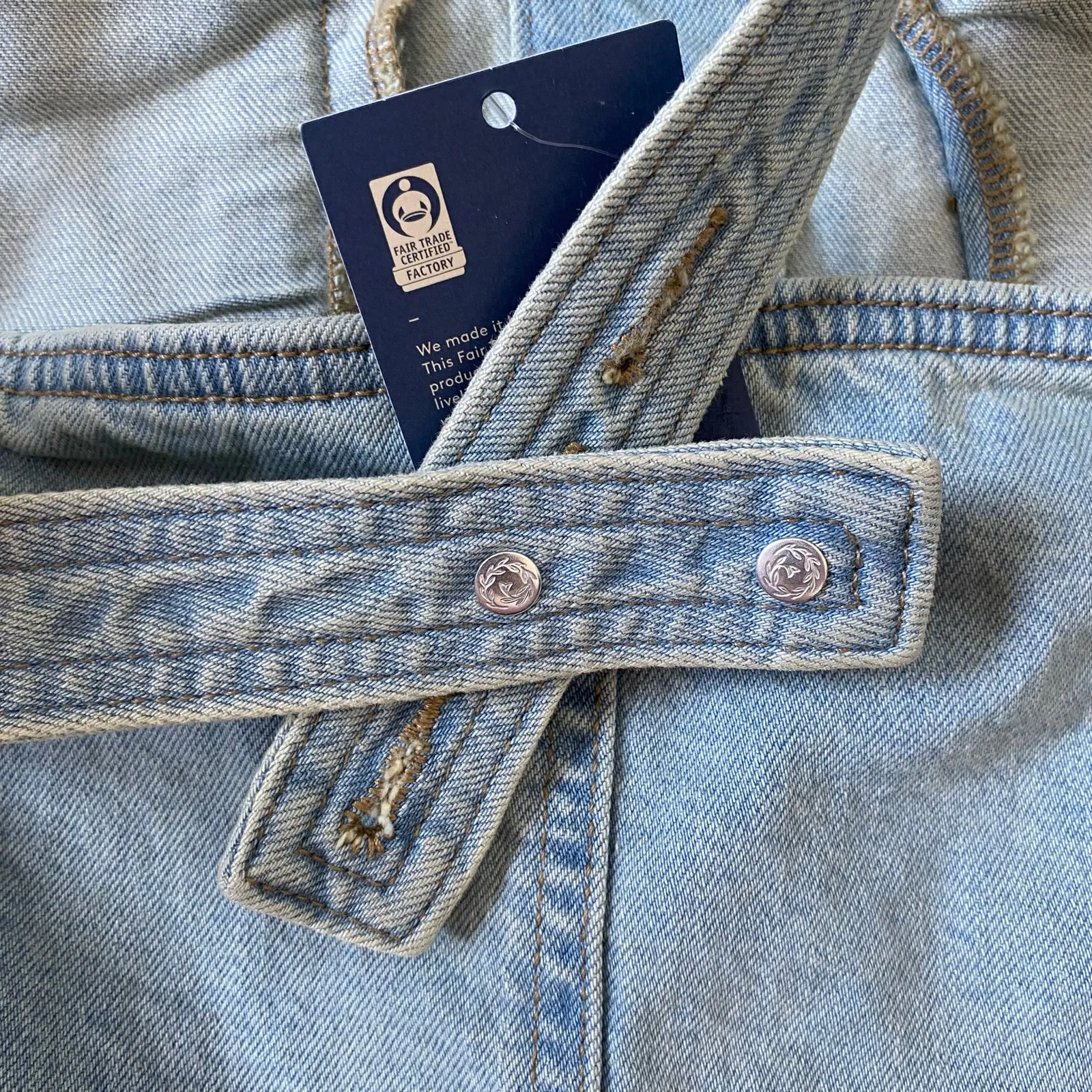 NEW UNIVERSAL THREAD Denim Halter Crop Top Button Down Size XL Light Blue Boho - Image 4