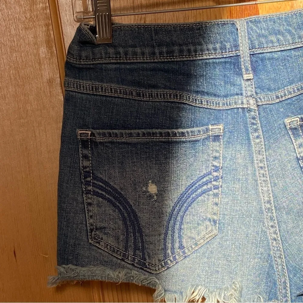 Hollister Distressed Short-Short High Rise Raw Hem Denim Shorts Size 7 - Image 7