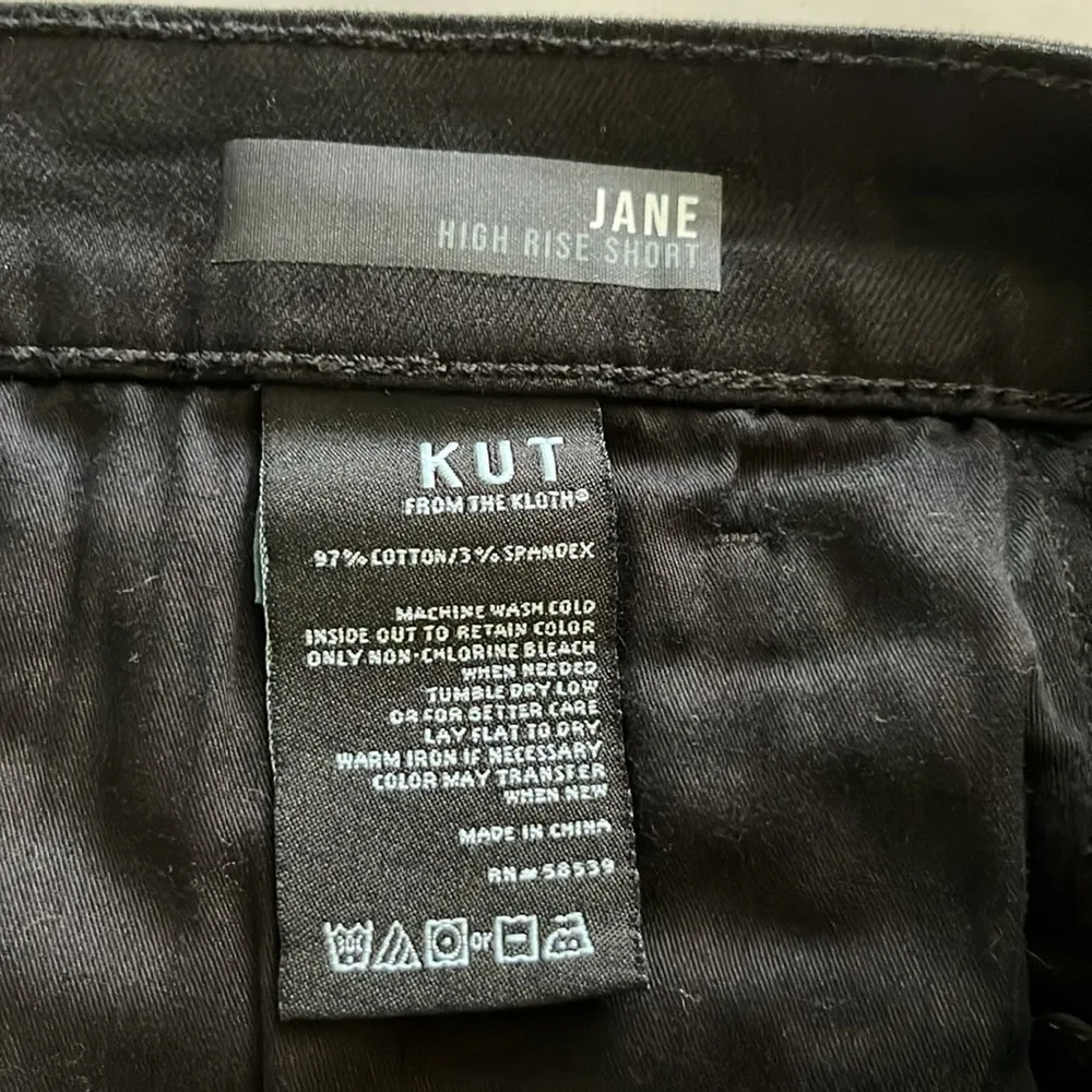 Kut From The Kloth Jane High Rise Short Size 18 - Image 11