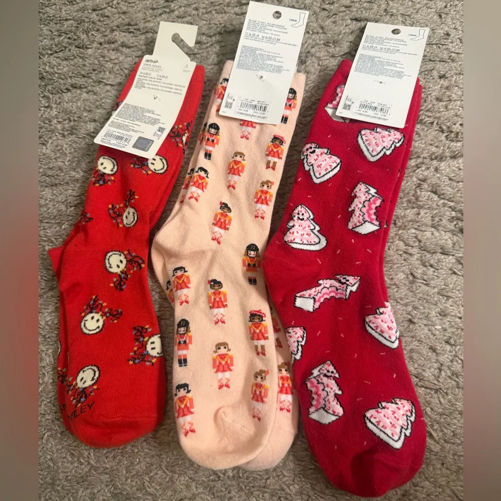 Aerie American Eagle AE Red Pink Christmas Graphic Women’s Crew Socks Set - Image 2