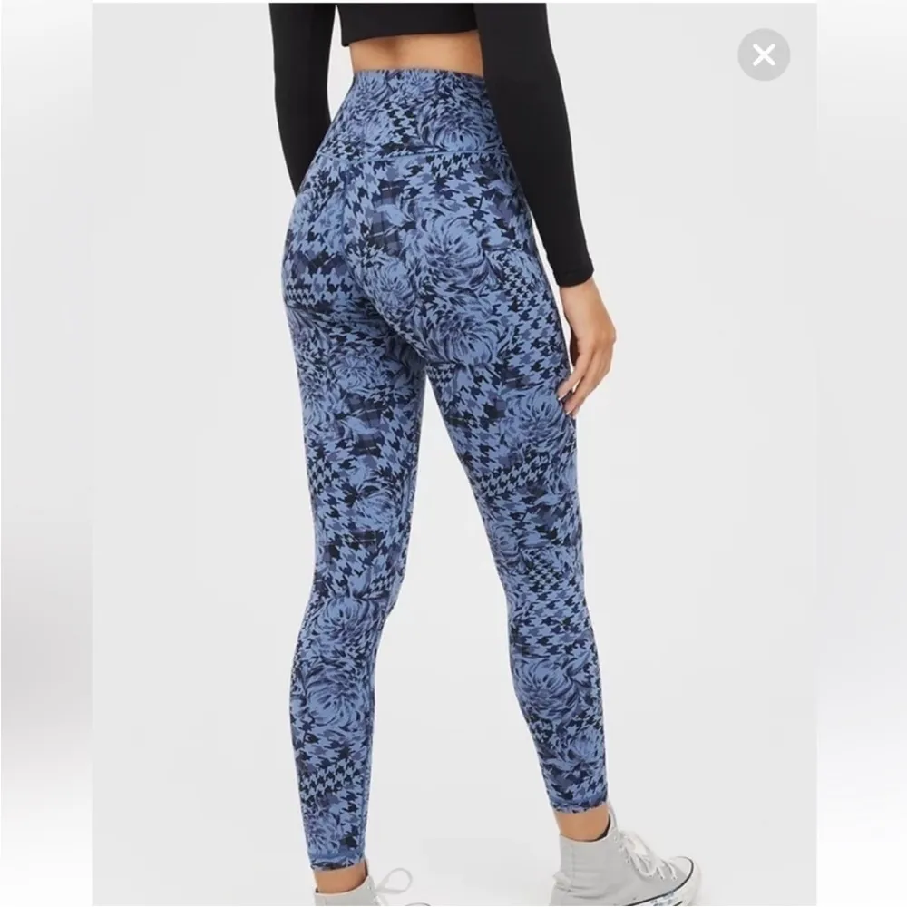 OFFLINE By Aerie Real Me Xtra Hold Up Legging in marbled blue x-small short NWT - Image 2