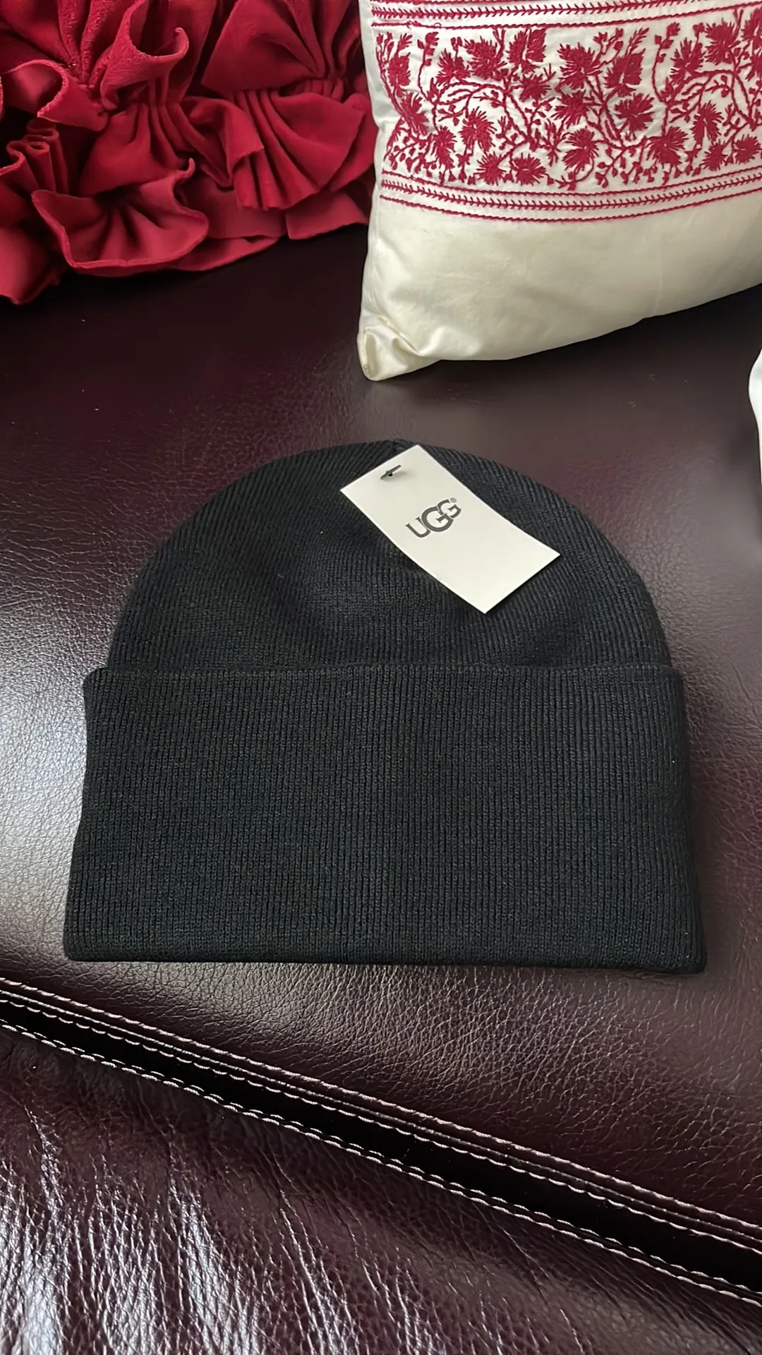 Cuffed Beanie in black NWT - Image 5