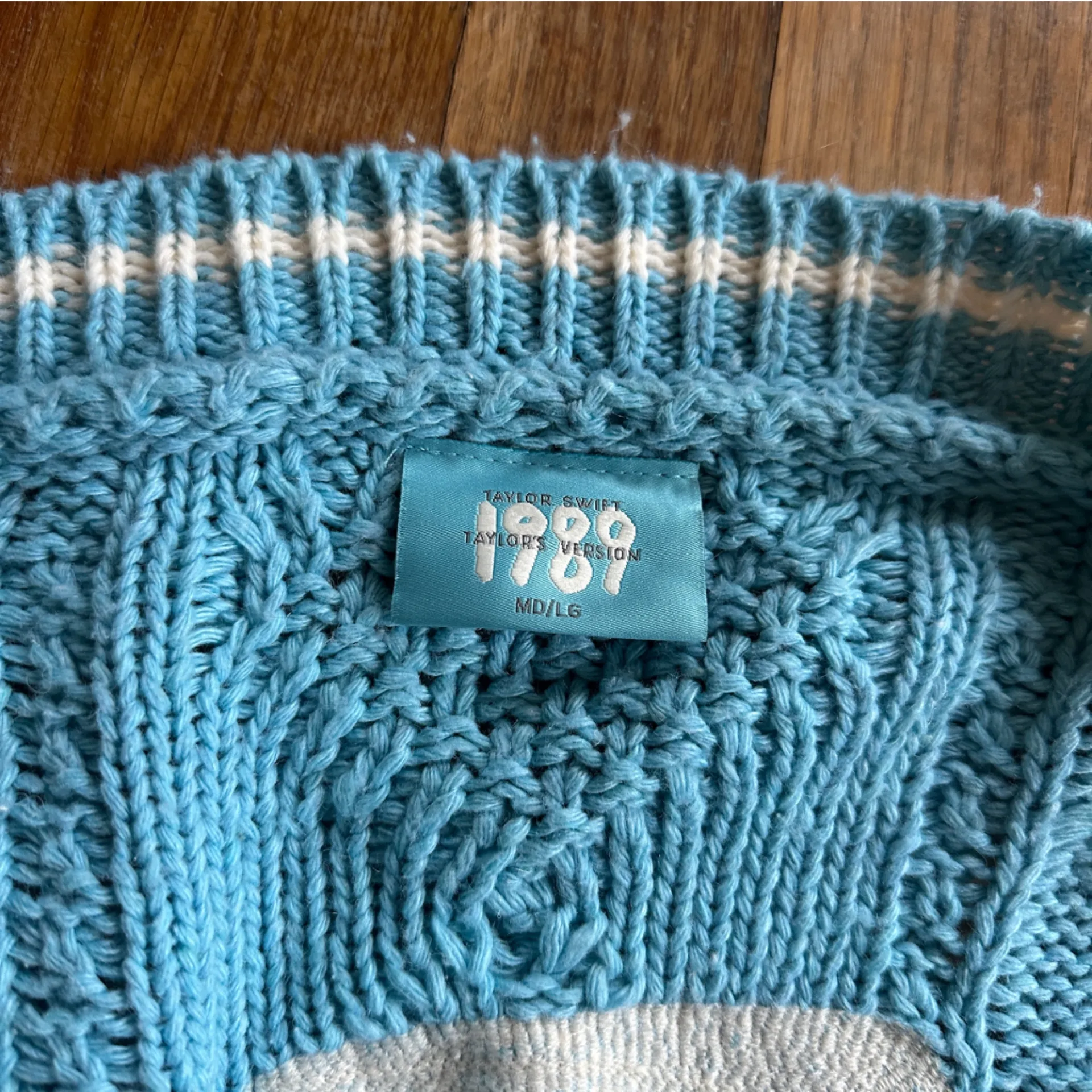 Taylor Swift 1989 TV Cardigan - Image 4