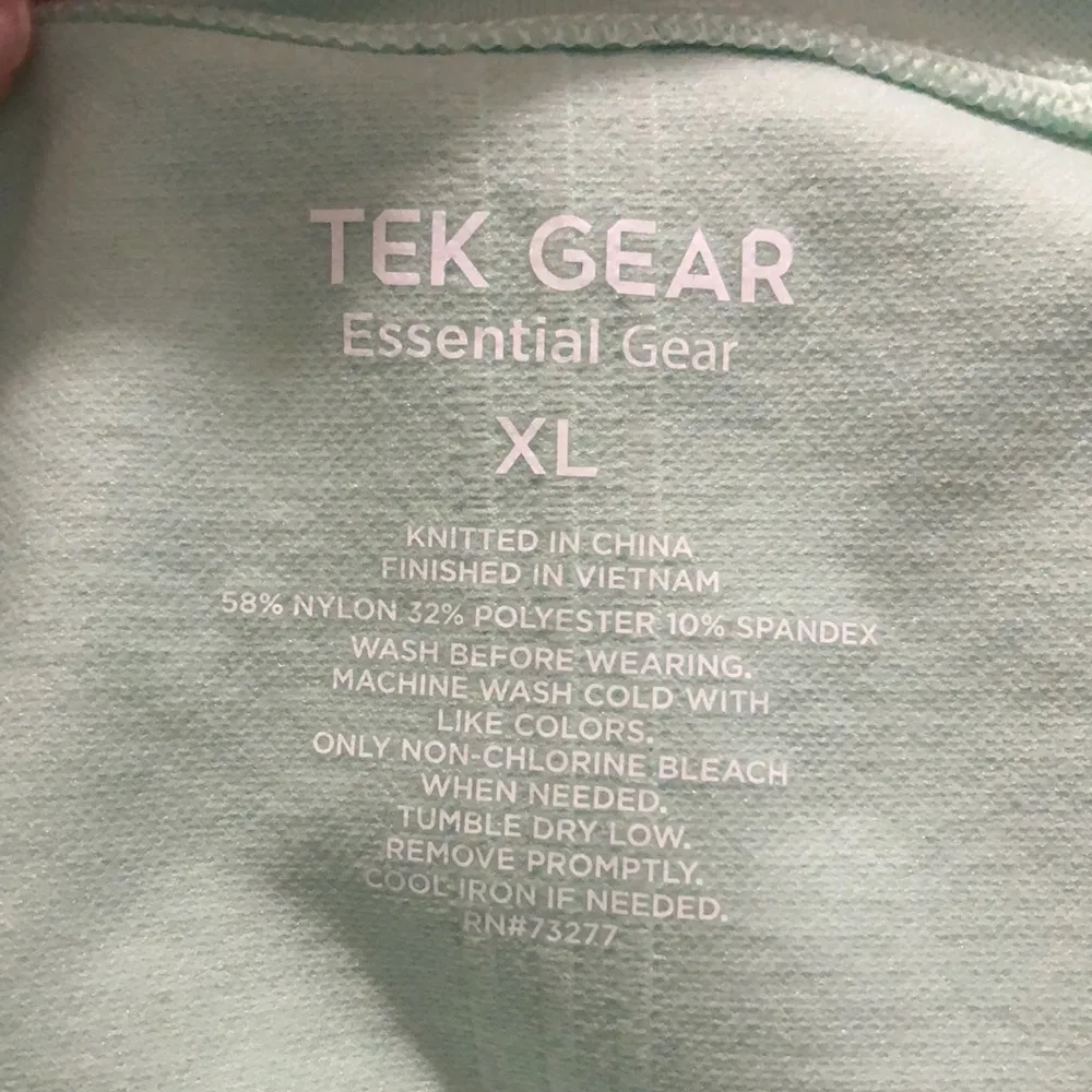 NWT Tek Gear Ombré Seamless Tee, XL - Image 4