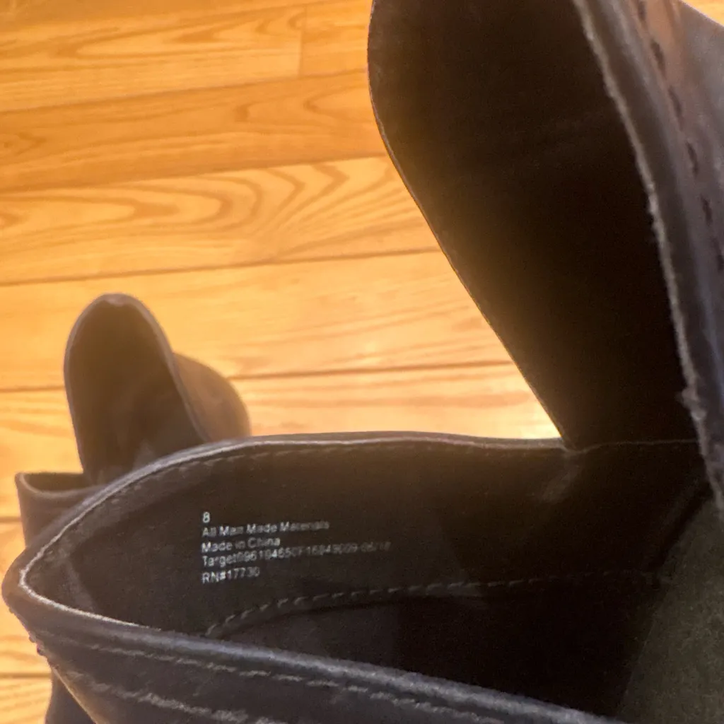 Universal Thread Size 8 Faux Leather Nora V-Cut Black Ankle Booties - Image 5