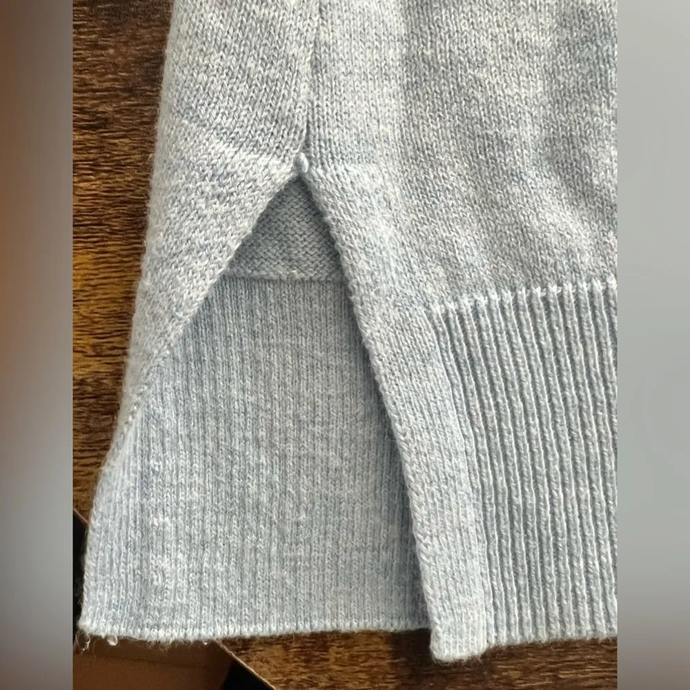 J. Crew | womens v-neck sweater. Size: L - Image 8