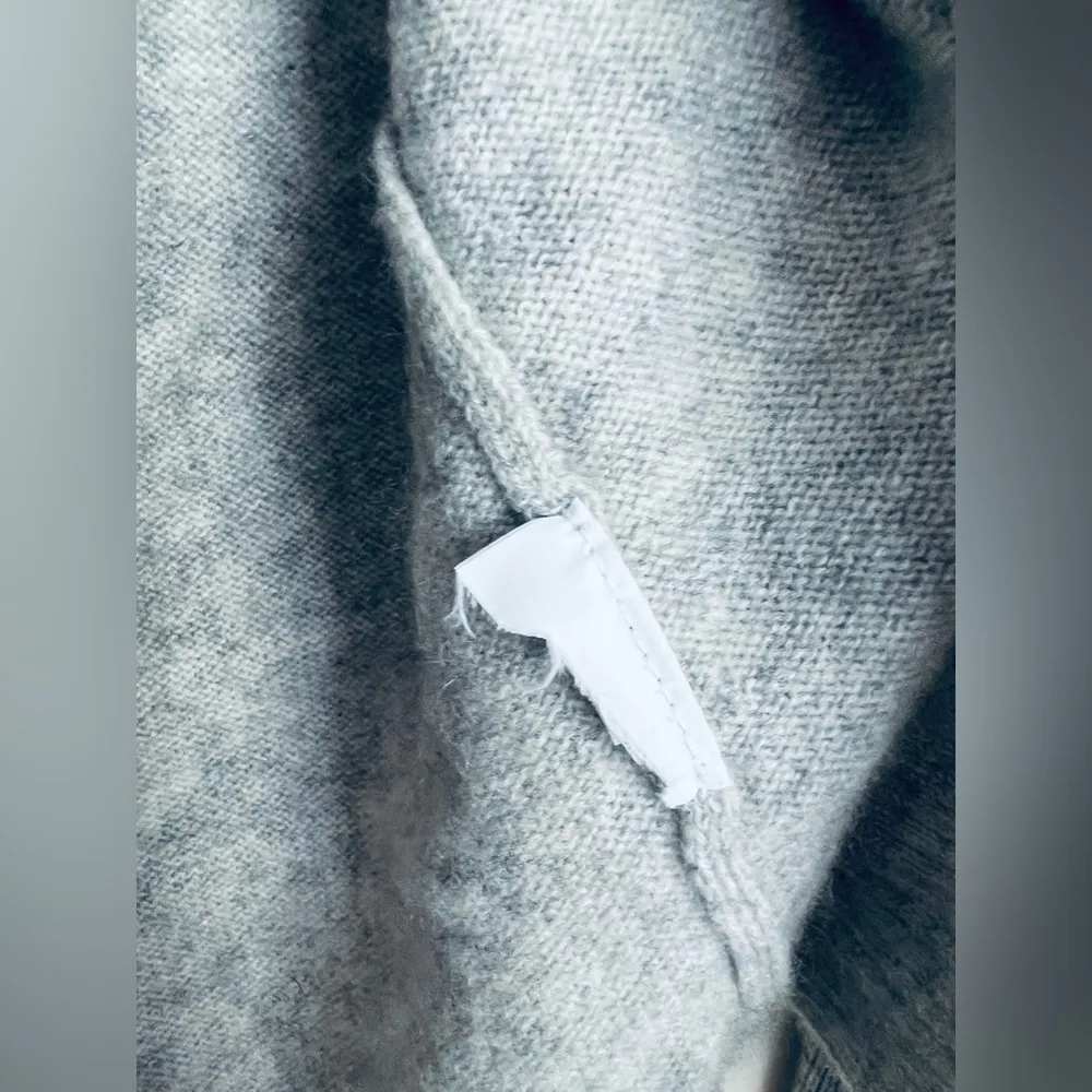 J. Crew Cashmere Classic Fit Crewneck long sleeve Sweater Light Gray womens XXS - Image 5