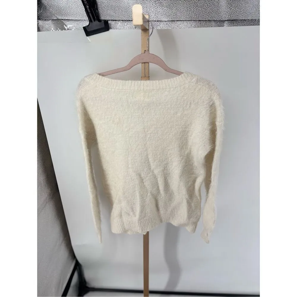 Everly Ivory Pullover V-neck  Sweater Size Medium Eyelash Feather Texture - Image 4