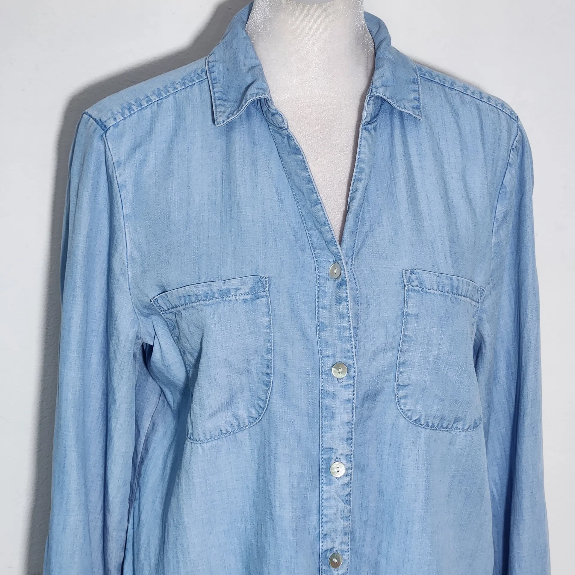 Chico's Light Blue Chambray Button Down Shirt Size Small Chambray Blouse - Image 3