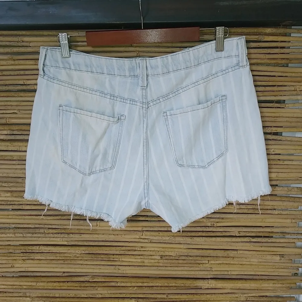 Arizona 15 33 Light White Striped Jeans Shorts Plus - Image 3