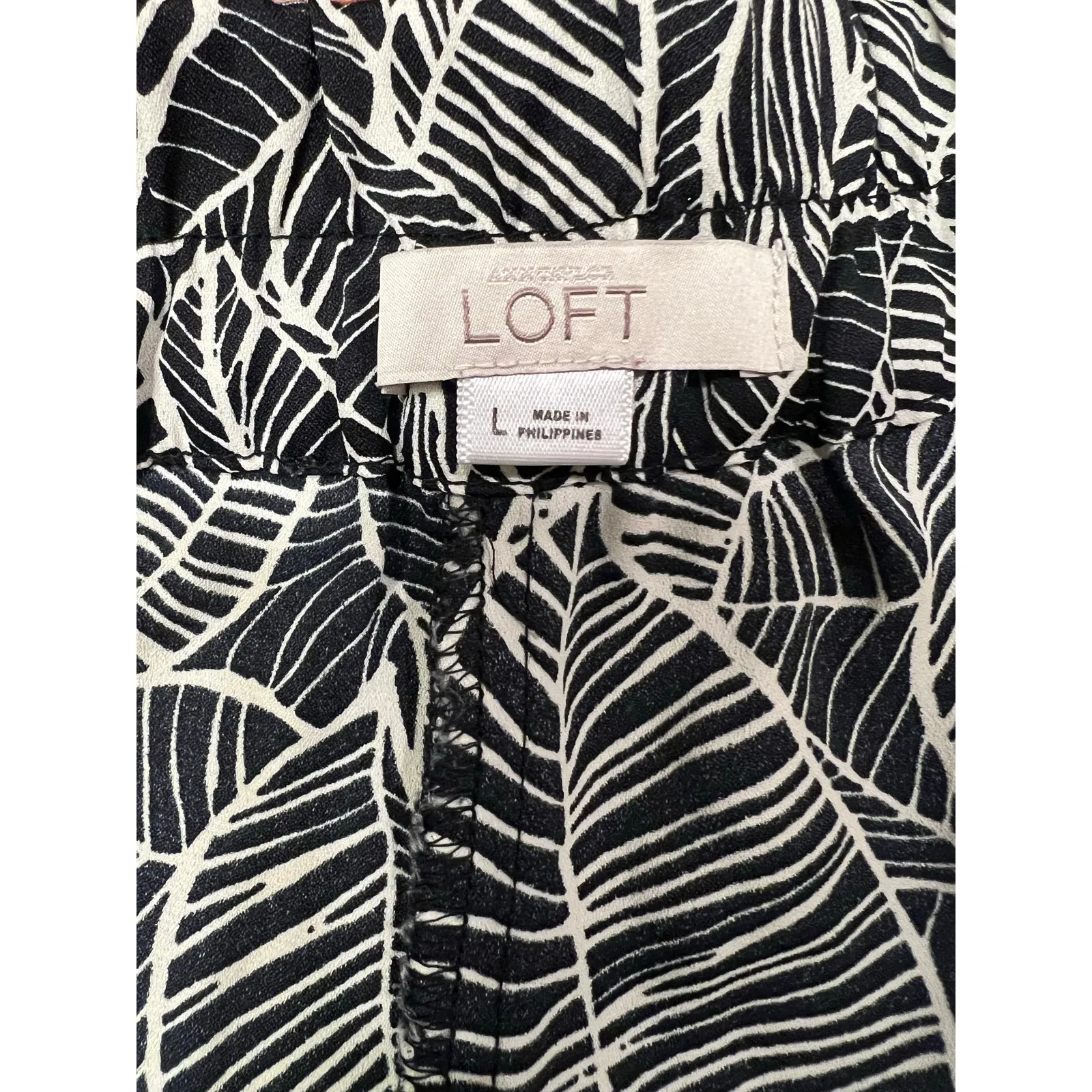 Women’s Loft Tropical Floral Side Zip Shorts Black White L - Image 4