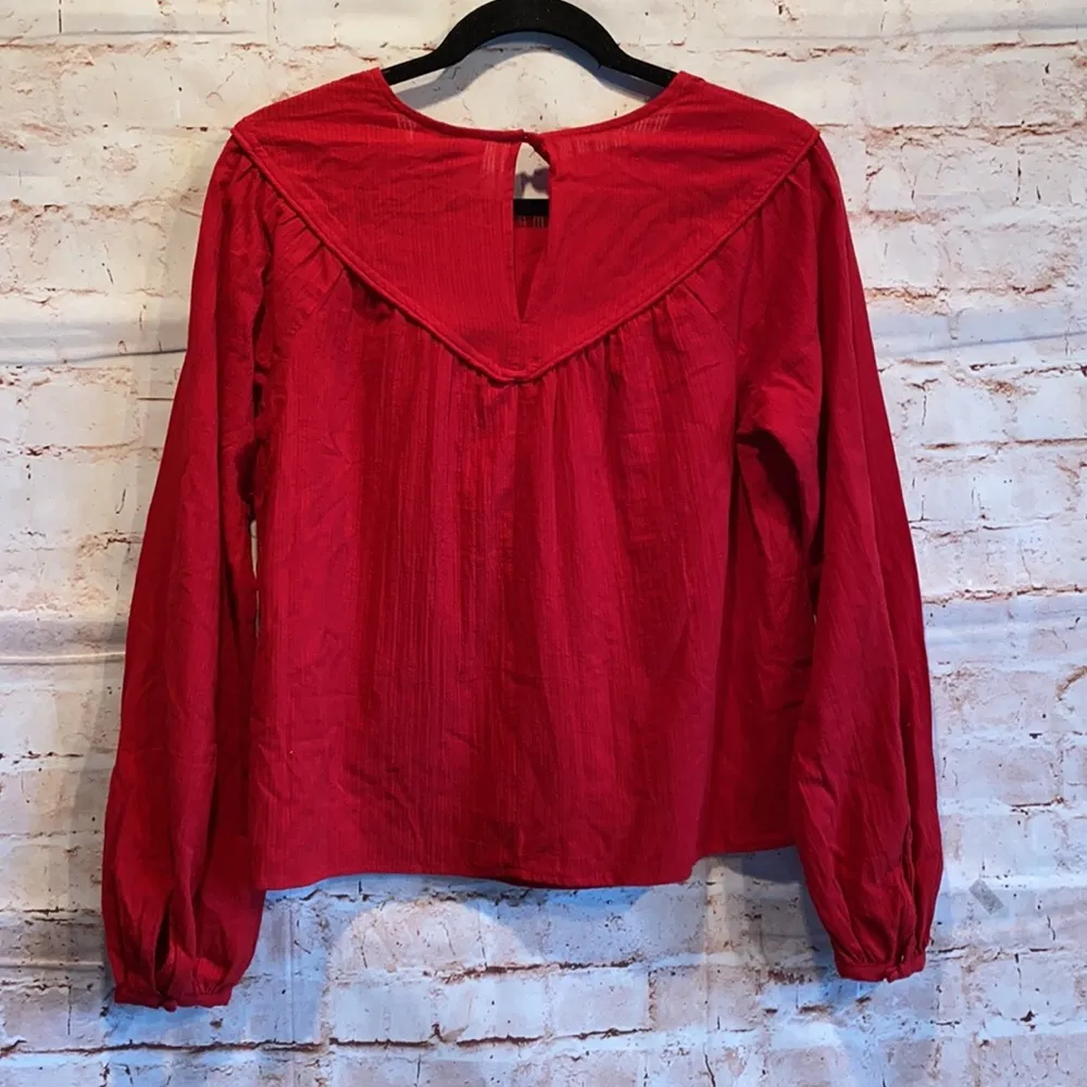 Universal Threads long sleeve red key hole blouse - Image 6