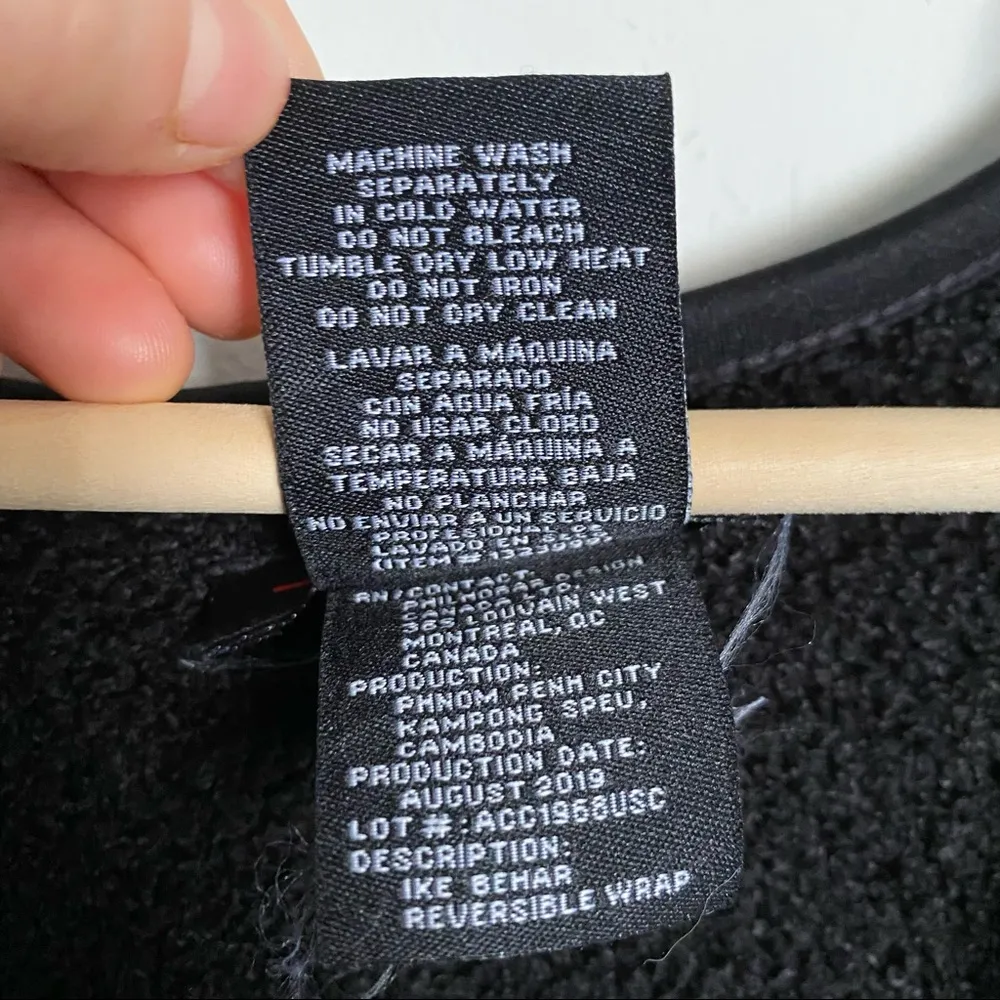 •Ike Behar woman’s fleece poncho• OS Black Size undefined - Image 7