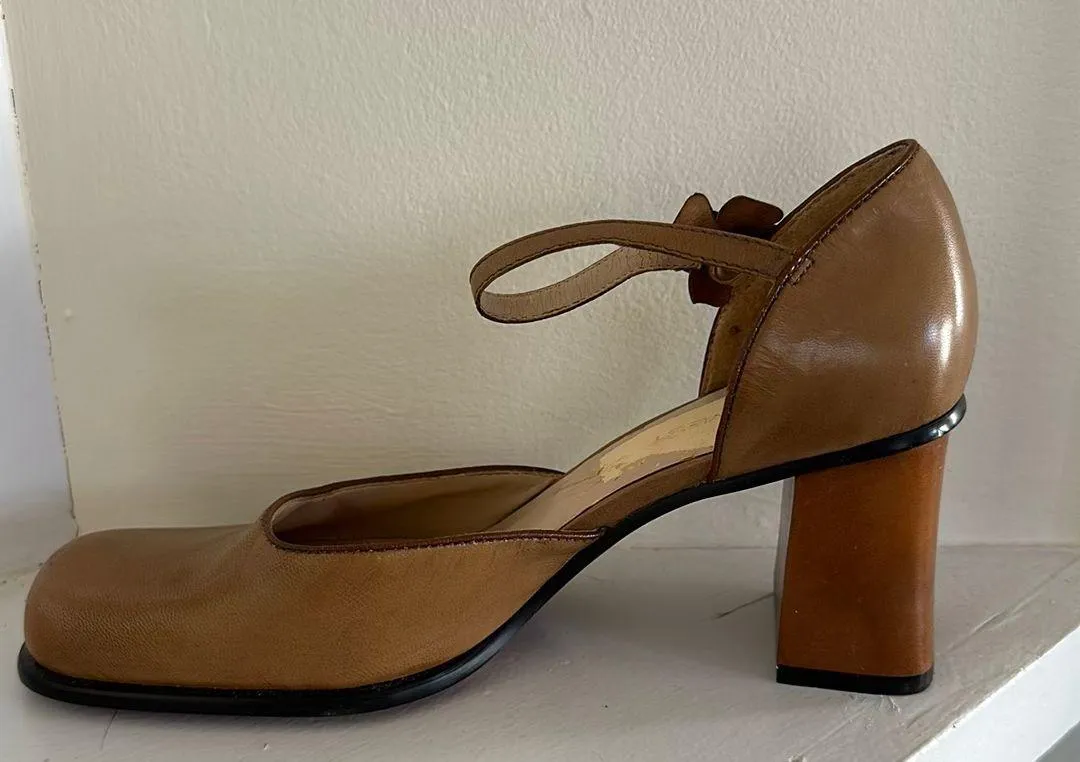 Vintage Leather Flower Heel - Image 16