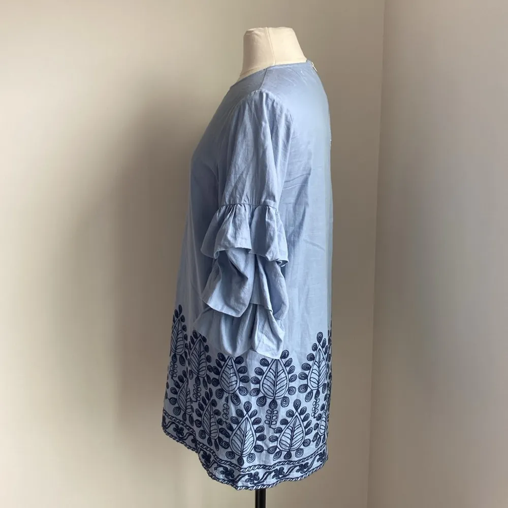 PAPER CRANE Ruffle Sleeve Dress Womens Sz Medium Blue Chambray Embroidered Hem - Image 5