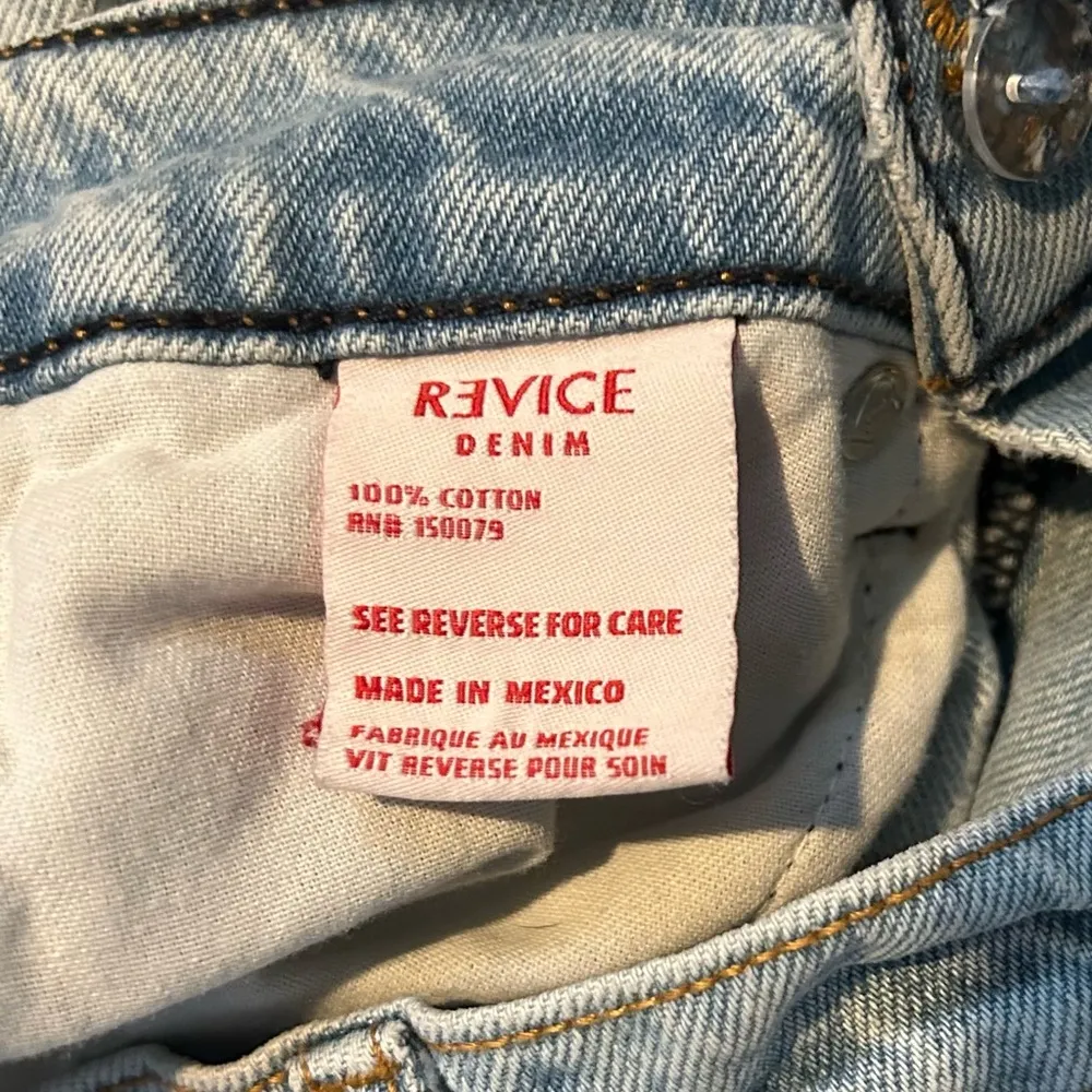 Revice Light Wash Cross Front Waistband Button Fly Straight Leg Size 26 Jeans. - Image 6